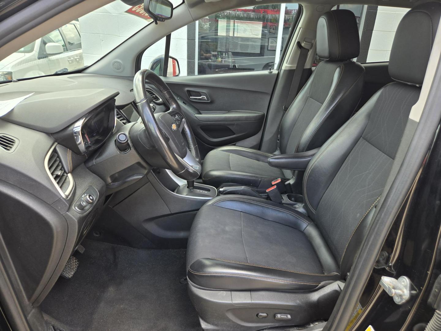 2019 Black /Gray Chevrolet Trax LT FWD (3GNCJLSB2KL) with an 1.4L L4 DOHC 16V engine, 6A transmission, located at 503 West Court, Seguin, TX, 78155, (830) 379-3373, 29.568621, -97.969803 - 2019 Chevrolet Trax LT FWD with a 1.4L L4 DOHC 16V, Automatic, Tilt, Cruise, AM/FM/AUX Touchscreen Stereo, Power Windows, Locks, Seat and Side Mirrors, Bluetooth, Automatic Headlights, Onstar Capability, Alloy Wheels, Backup Camera, Rear Wiper, Rear Defroster and more!! - Photo#4