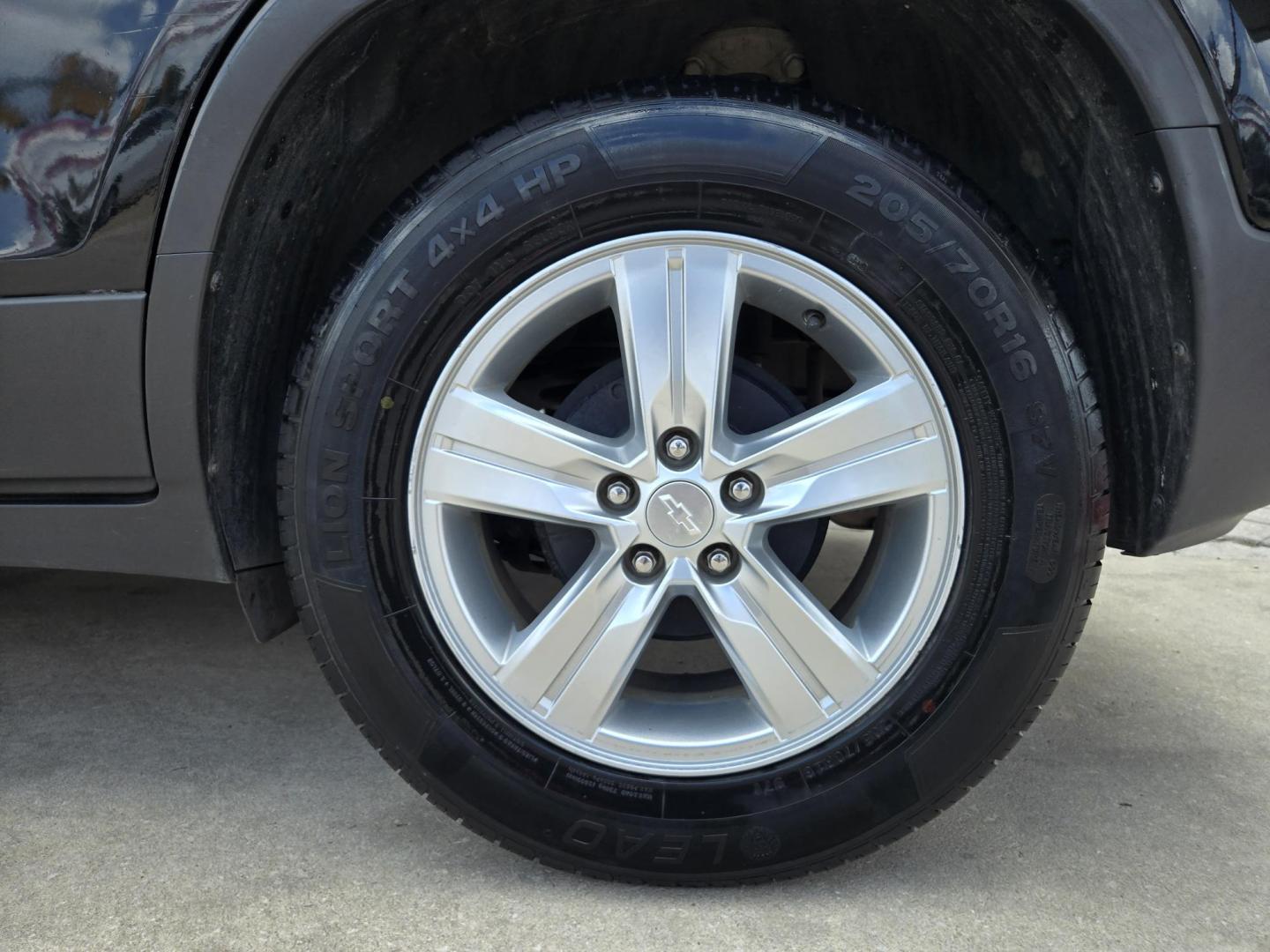 2019 Black /Gray Chevrolet Trax LT FWD (3GNCJLSB2KL) with an 1.4L L4 DOHC 16V engine, 6A transmission, located at 503 West Court, Seguin, TX, 78155, (830) 379-3373, 29.568621, -97.969803 - 2019 Chevrolet Trax LT FWD with a 1.4L L4 DOHC 16V, Automatic, Tilt, Cruise, AM/FM/AUX Touchscreen Stereo, Power Windows, Locks, Seat and Side Mirrors, Bluetooth, Automatic Headlights, Onstar Capability, Alloy Wheels, Backup Camera, Rear Wiper, Rear Defroster and more!! - Photo#8