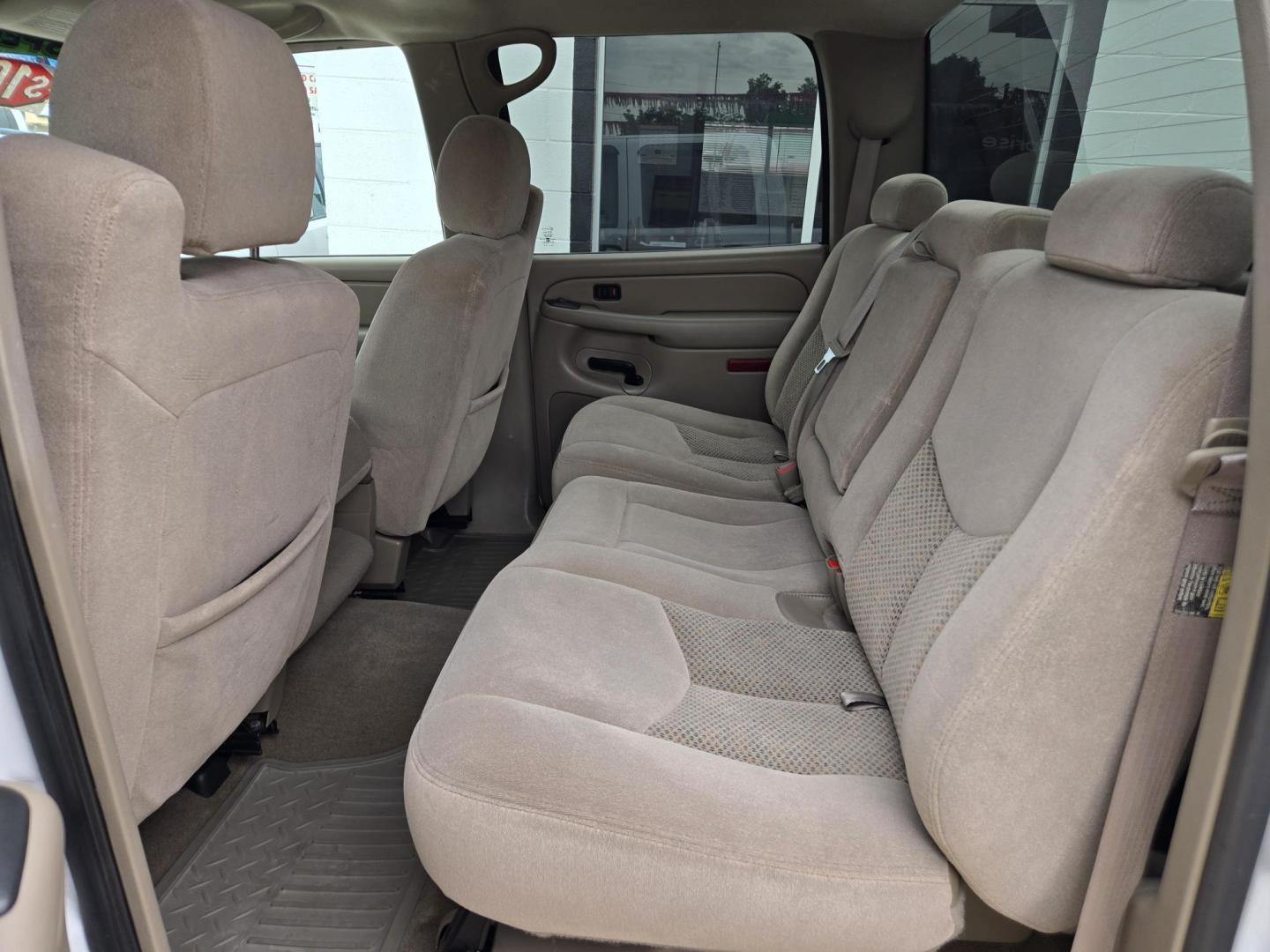 2006 WHITE /Beige Chevrolet Silverado 1500 LS2 Crew Cab 2WD (2GCEC13TX61) with an 5.3L V8 OHV 16V engine, 4-Speed Automatic Overdrive transmission, located at 503 West Court, Seguin, TX, 78155, (830) 379-3373, 29.568621, -97.969803 - Photo#6