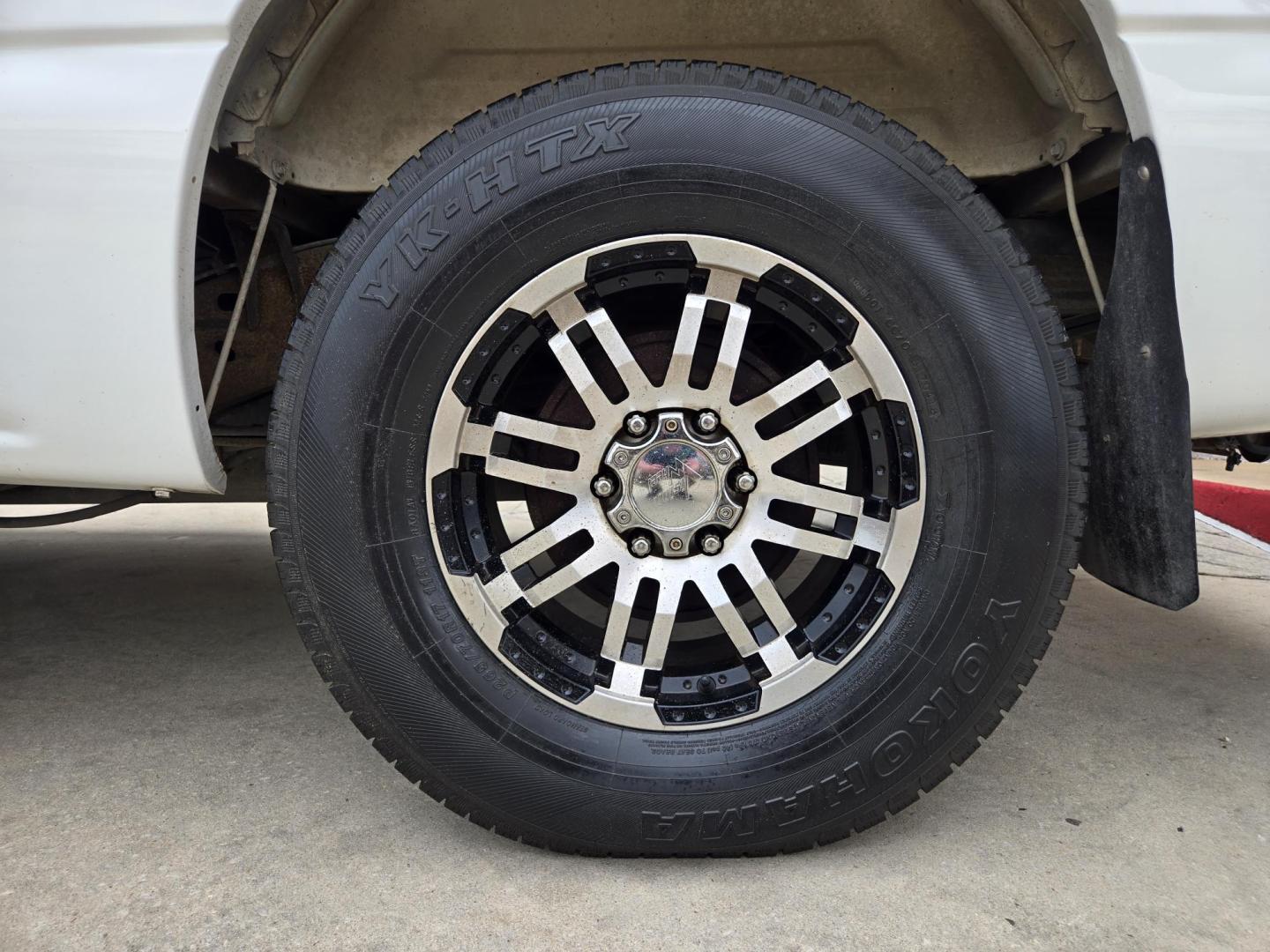 2006 WHITE /Beige Chevrolet Silverado 1500 LS2 Crew Cab 2WD (2GCEC13TX61) with an 5.3L V8 OHV 16V engine, 4-Speed Automatic Overdrive transmission, located at 503 West Court, Seguin, TX, 78155, (830) 379-3373, 29.568621, -97.969803 - Photo#7