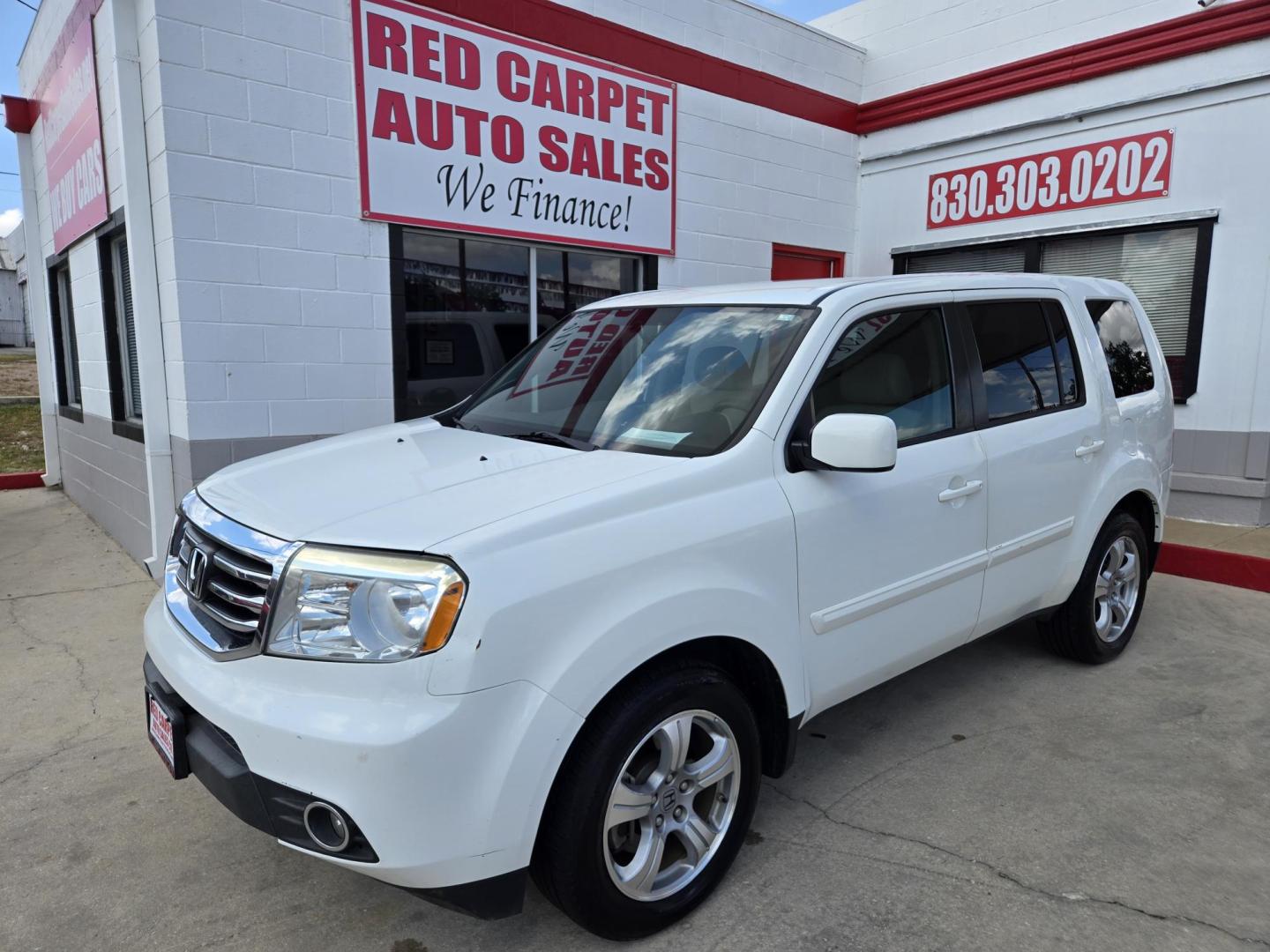 2015 WHITE /Beige Honda Pilot EX 2WD 5-Spd AT (5FNYF3H43FB) with an 3.5L V6 SOHC 24V engine, 5-Speed Automatic transmission, located at 503 West Court, Seguin, TX, 78155, (830) 379-3373, 29.568621, -97.969803 - 2015 Honda Pilot EX 2WD 5-Spd AT with a 3.5L V6 SOHC 24V, Automatic, Tilt, Cruise, AM/FM/CD/AUX Stereo, Power Windows, Locks, Seat and Side Mirrors, Dual Climate Control, Rear A/C, Third Row Seating, Backup Camera, Towing, Rear Wiper, Rear Defroster and more!! - Photo#0