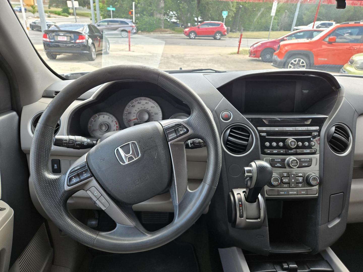 2015 WHITE /Beige Honda Pilot EX 2WD 5-Spd AT (5FNYF3H43FB) with an 3.5L V6 SOHC 24V engine, 5-Speed Automatic transmission, located at 503 West Court, Seguin, TX, 78155, (830) 379-3373, 29.568621, -97.969803 - 2015 Honda Pilot EX 2WD 5-Spd AT with a 3.5L V6 SOHC 24V, Automatic, Tilt, Cruise, AM/FM/CD/AUX Stereo, Power Windows, Locks, Seat and Side Mirrors, Dual Climate Control, Rear A/C, Third Row Seating, Backup Camera, Towing, Rear Wiper, Rear Defroster and more!! - Photo#5