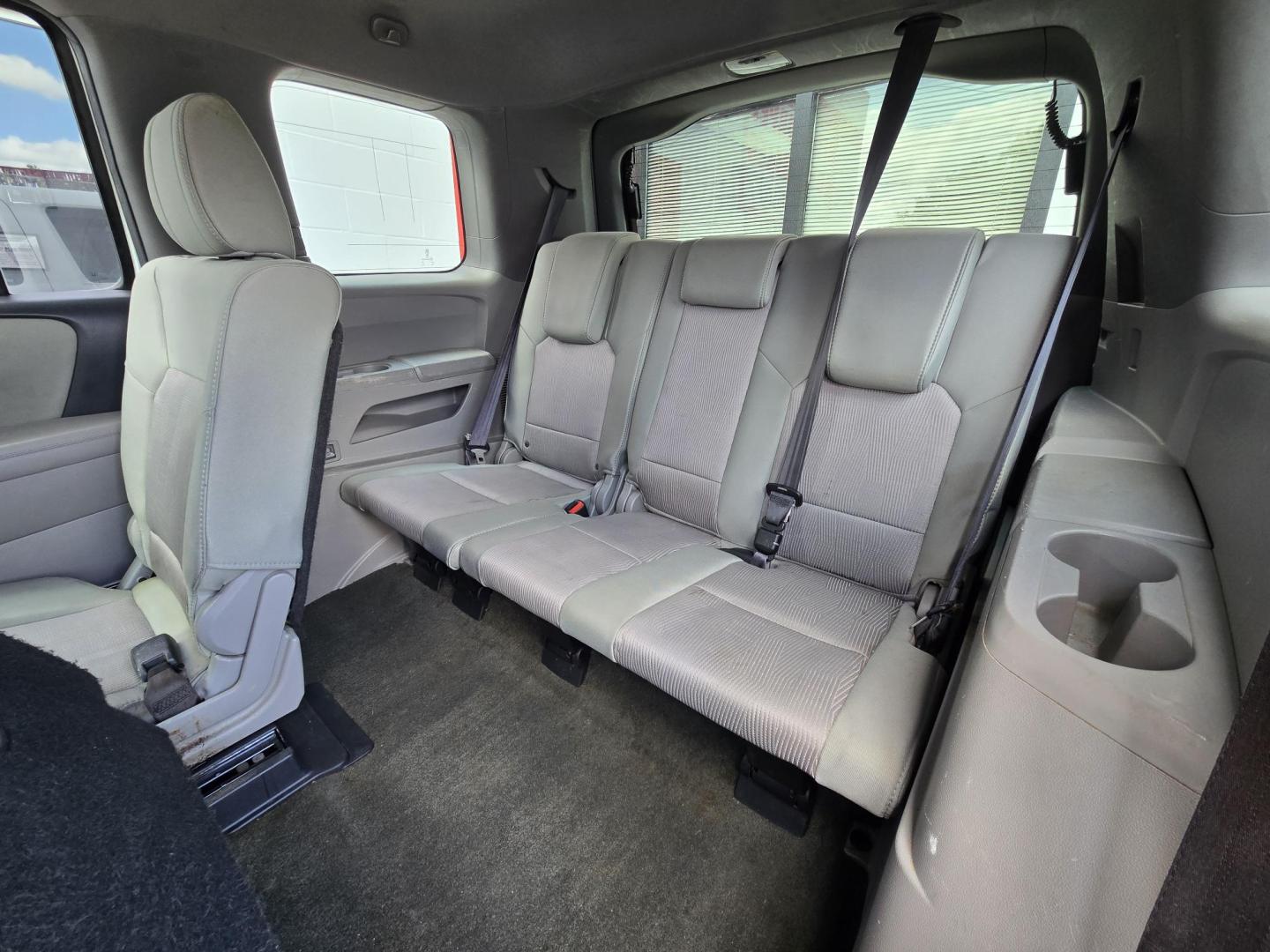 2015 WHITE /Beige Honda Pilot EX 2WD 5-Spd AT (5FNYF3H43FB) with an 3.5L V6 SOHC 24V engine, 5-Speed Automatic transmission, located at 503 West Court, Seguin, TX, 78155, (830) 379-3373, 29.568621, -97.969803 - 2015 Honda Pilot EX 2WD 5-Spd AT with a 3.5L V6 SOHC 24V, Automatic, Tilt, Cruise, AM/FM/CD/AUX Stereo, Power Windows, Locks, Seat and Side Mirrors, Dual Climate Control, Rear A/C, Third Row Seating, Backup Camera, Towing, Rear Wiper, Rear Defroster and more!! - Photo#7