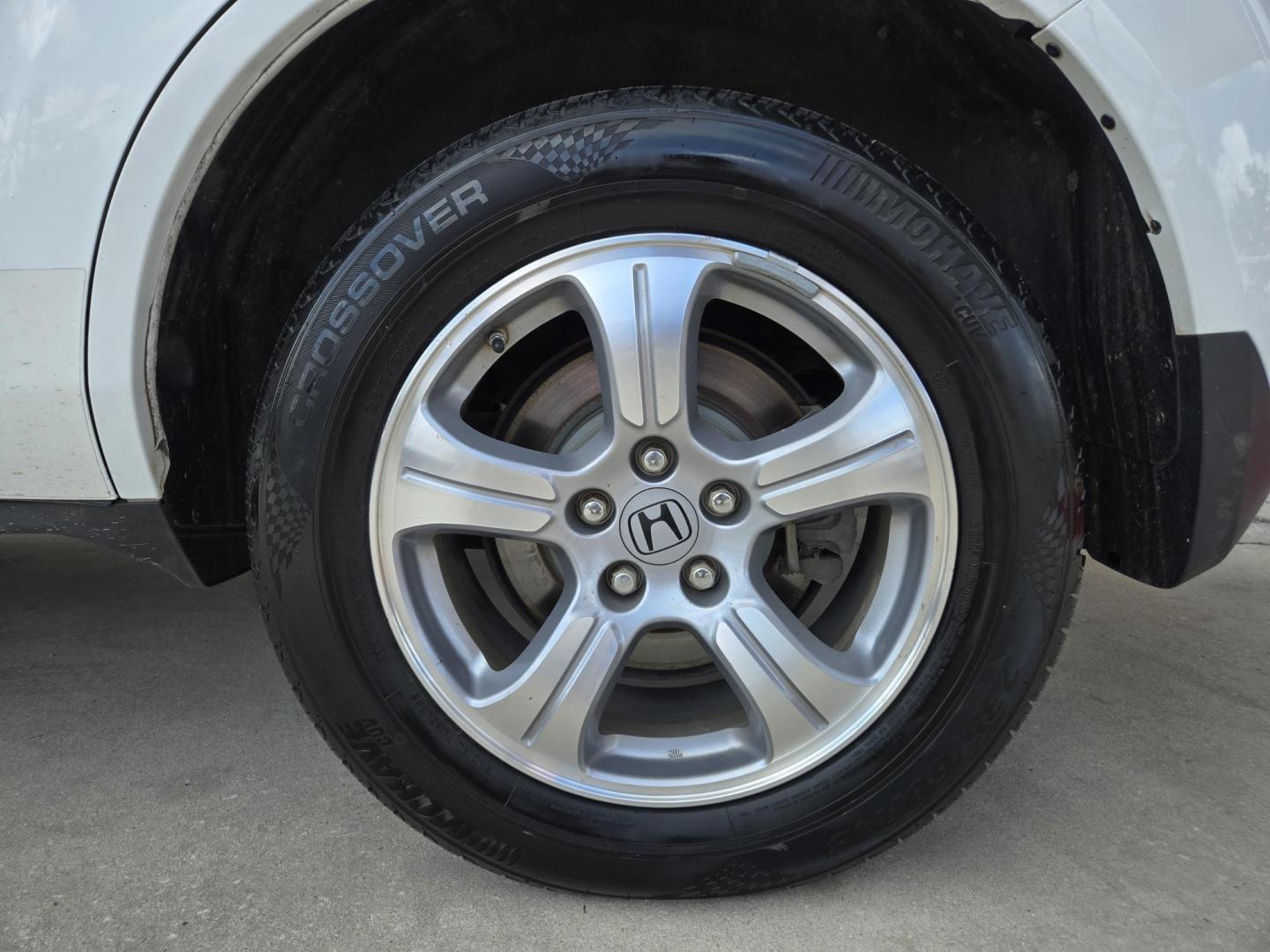 2015 WHITE /Beige Honda Pilot EX 2WD 5-Spd AT (5FNYF3H43FB) with an 3.5L V6 SOHC 24V engine, 5-Speed Automatic transmission, located at 503 West Court, Seguin, TX, 78155, (830) 379-3373, 29.568621, -97.969803 - 2015 Honda Pilot EX 2WD 5-Spd AT with a 3.5L V6 SOHC 24V, Automatic, Tilt, Cruise, AM/FM/CD/AUX Stereo, Power Windows, Locks, Seat and Side Mirrors, Dual Climate Control, Rear A/C, Third Row Seating, Backup Camera, Towing, Rear Wiper, Rear Defroster and more!! - Photo#9