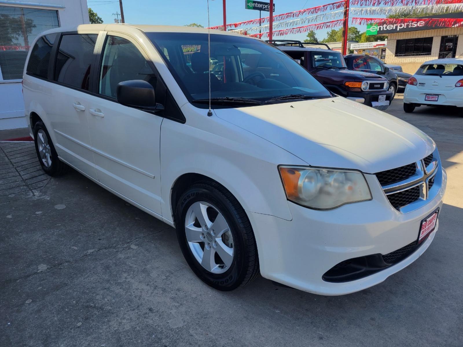 2013 WHITE /Gray Dodge Grand Caravan SE (2C4RDGBG2DR) with an 3.6L V6 DOHC 24V engine, 6-Speed Automatic transmission, located at 503 West Court, Seguin, TX, 78155, (830) 379-3373, 29.568621, -97.969803 - Photo #1