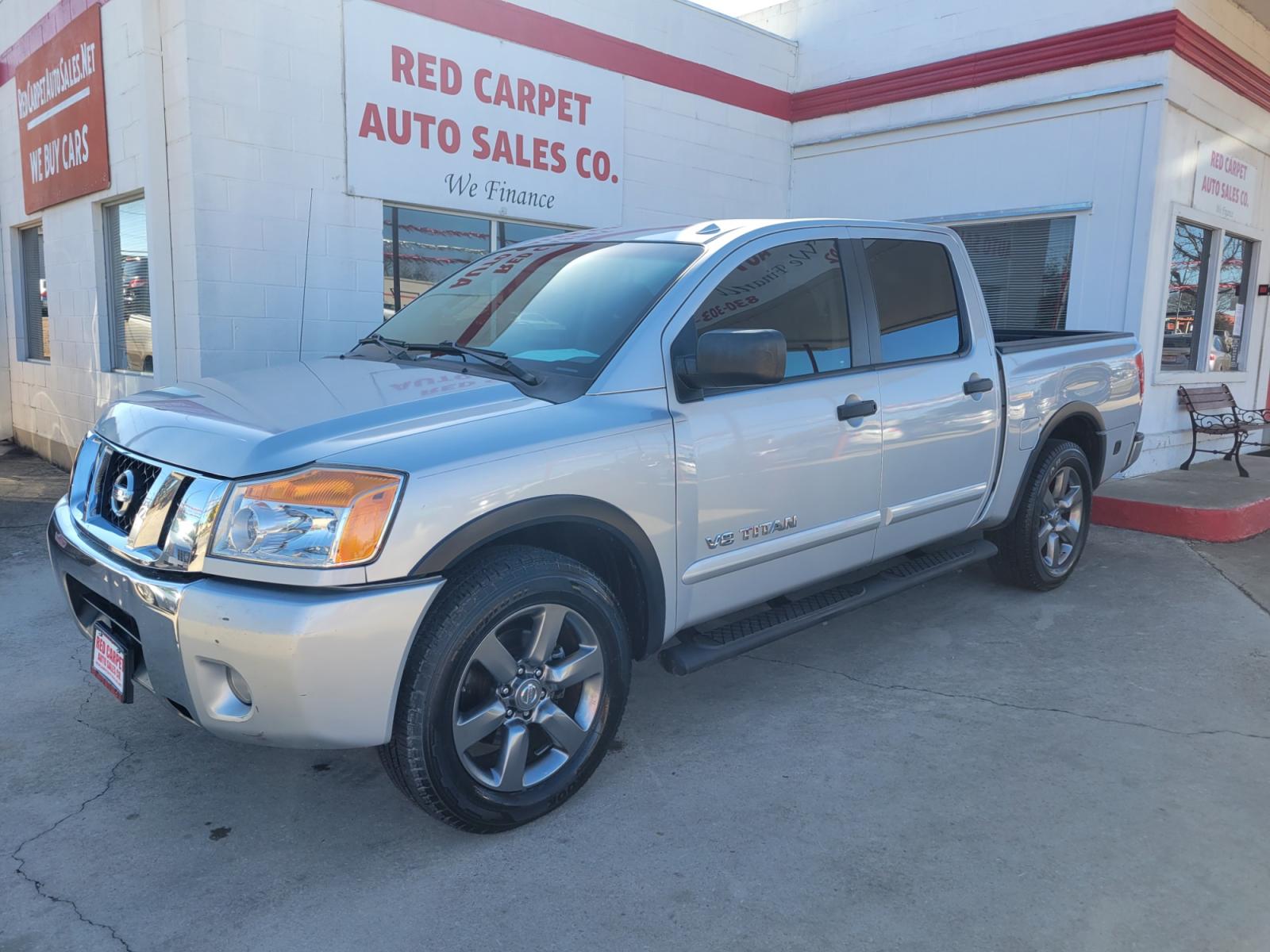 2015 SILVER /Gray Nissan Titan SL Crew Cab 2WD (1N6AA0ED2FN) with an 5.6L V8 DOHC 32V engine, 5-Speed Automatic transmission, located at 503 West Court, Seguin, TX, 78155, (830) 379-3373, 29.568621, -97.969803 - 2015 Nissan Titan SL Crew Cab 2WD with a 5.6L V8 DOHC, Automatic, Tilt, Cruise, AM/FM/CD/AUX Touchscreen Stereo, Power Windows, Locks, Seat and Side Mirrors, Bluetooth, Running Boards, Backup Camera, Alloy Wheels, Tinted Windows, Towing and more!! - Photo #0