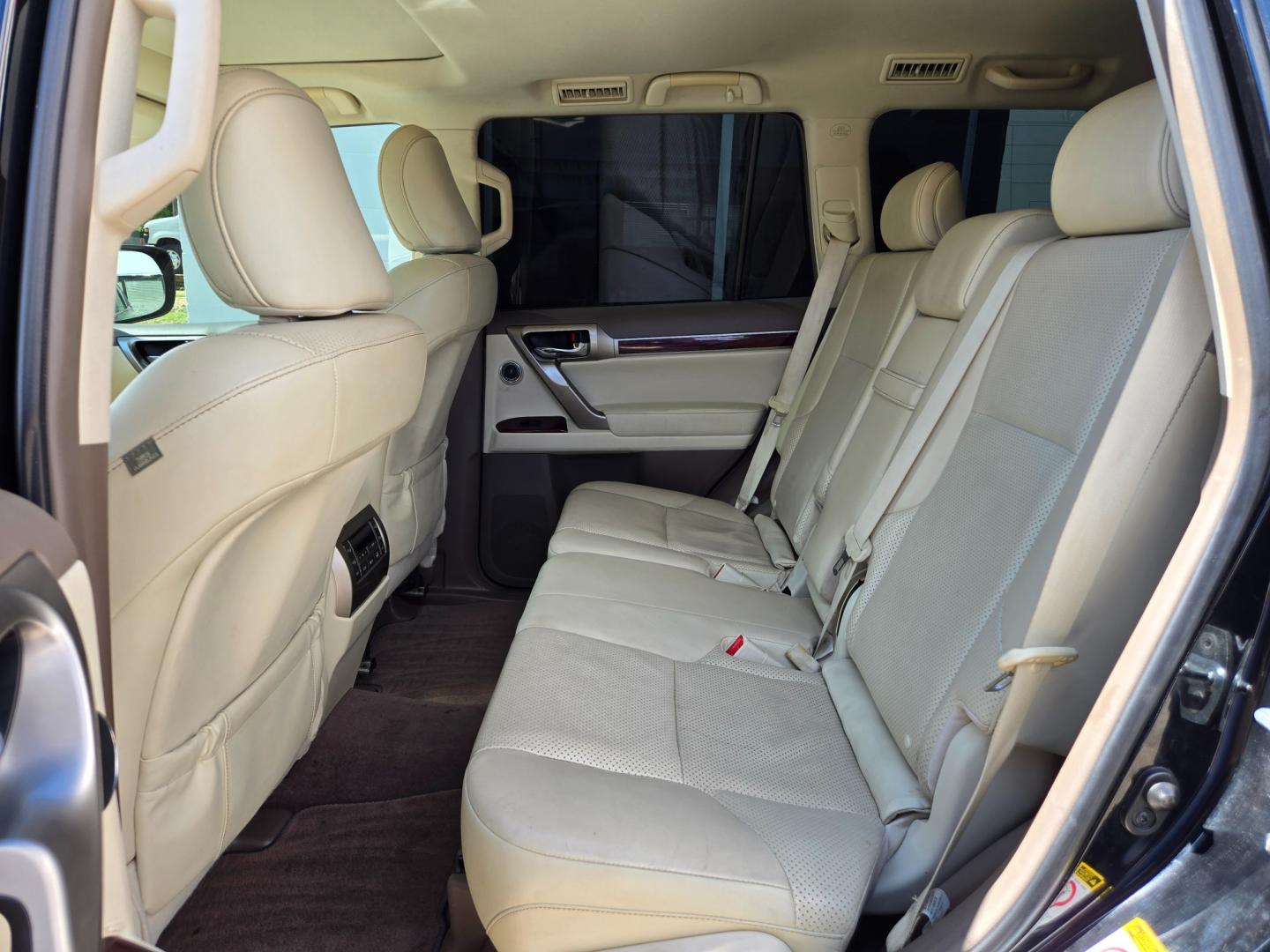 2012 Black /Beige Lexus GX 460 Premium (JTJJM7FX8C5) with an 4.6L V8 DOHC 32V engine, 6-Speed Automatic transmission, located at 503 West Court, Seguin, TX, 78155, (830) 379-3373, 29.568621, -97.969803 - Photo#5