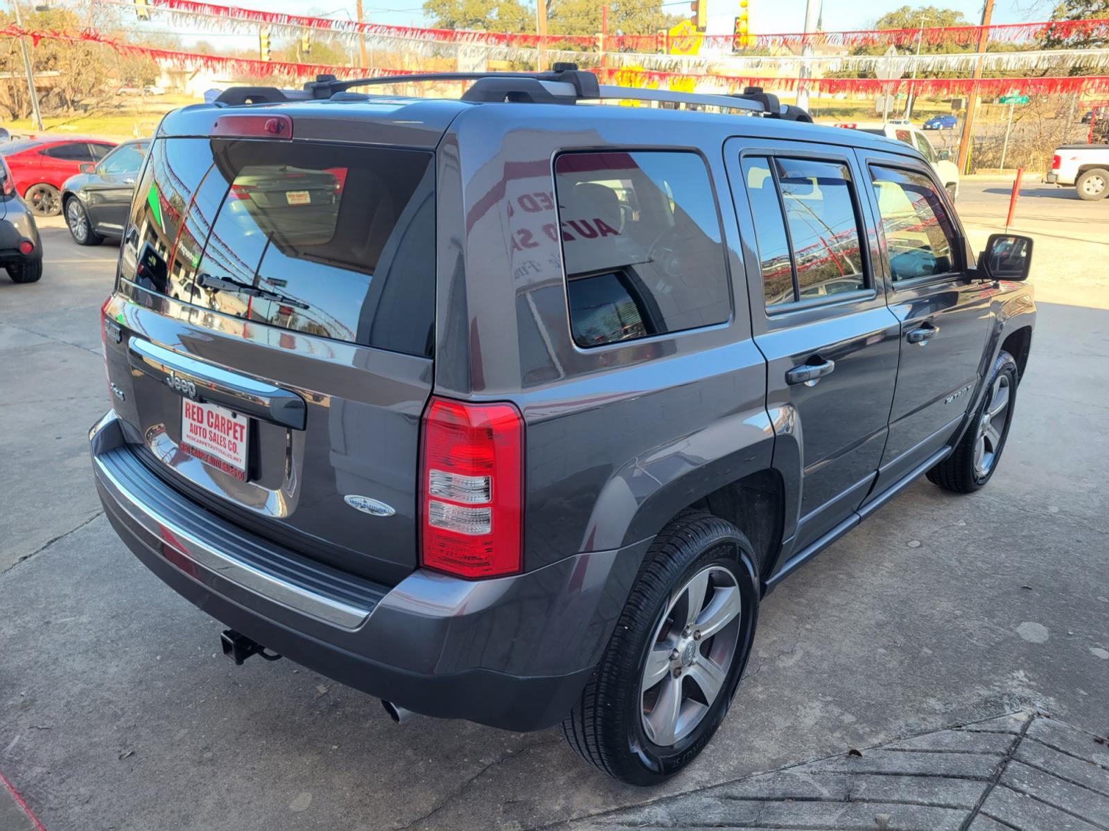 2016 Gray /Black Jeep Patriot Latitude 4WD (1C4NJRFB4GD) with an 2.4L L4 DOHC 16V engine, Automatic transmission, located at 503 West Court, Seguin, TX, 78155, (830) 379-3373, 29.568621, -97.969803 - Photo #2