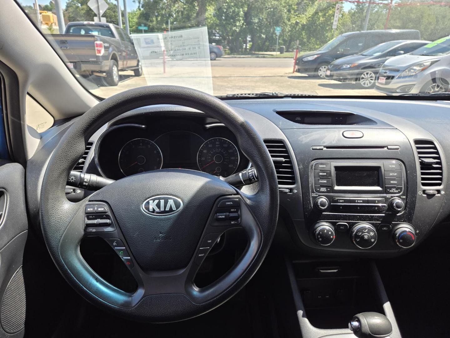 2014 Blue /Gray Kia Forte EX (KNAFX4A60E5) with an 1.8L L4 DOHC 16V engine, 6-Speed Automatic transmission, located at 503 West Court, Seguin, TX, 78155, (830) 379-3373, 29.568621, -97.969803 - Photo#5
