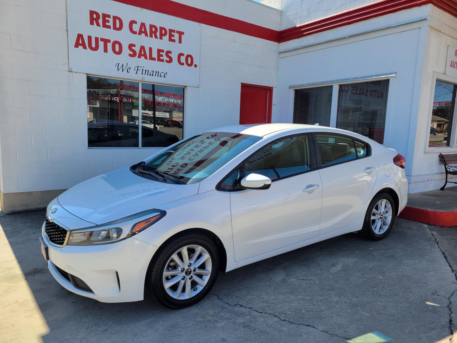 2017 WHITE /Black Kia Forte LX 6A (3KPFL4A74HE) with an 2.0L L4 DOHC 16V engine, 6A transmission, located at 503 West Court, Seguin, TX, 78155, (830) 379-3373, 29.568621, -97.969803 - Photo #0