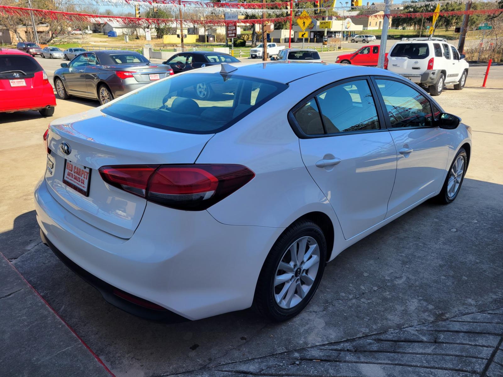 2017 WHITE /Black Kia Forte LX 6A (3KPFL4A74HE) with an 2.0L L4 DOHC 16V engine, 6A transmission, located at 503 West Court, Seguin, TX, 78155, (830) 379-3373, 29.568621, -97.969803 - Photo #2