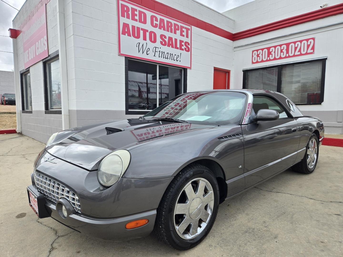 2003 Gray /Black Ford Thunderbird Deluxe (1FAHP60A13Y) with an 3.9L V8 DOHC 32V engine, 5-Speed Automatic Overdrive transmission, located at 503 West Court, Seguin, TX, 78155, (830) 379-3373, 29.568621, -97.969803 - 2003 Ford Thunderbird Deluxe with a 3.9L V8 DOHC 32V, Automatic, Tilt, Cruise, AM/FM/CD Stereo, Power Windows and Locks, Dual Climate Control, Power Convertible Top, Automatic Headlights, Removeable Hard Top and Hard Top Storage Cart, Alloy Wheels and more!!- Photo#0