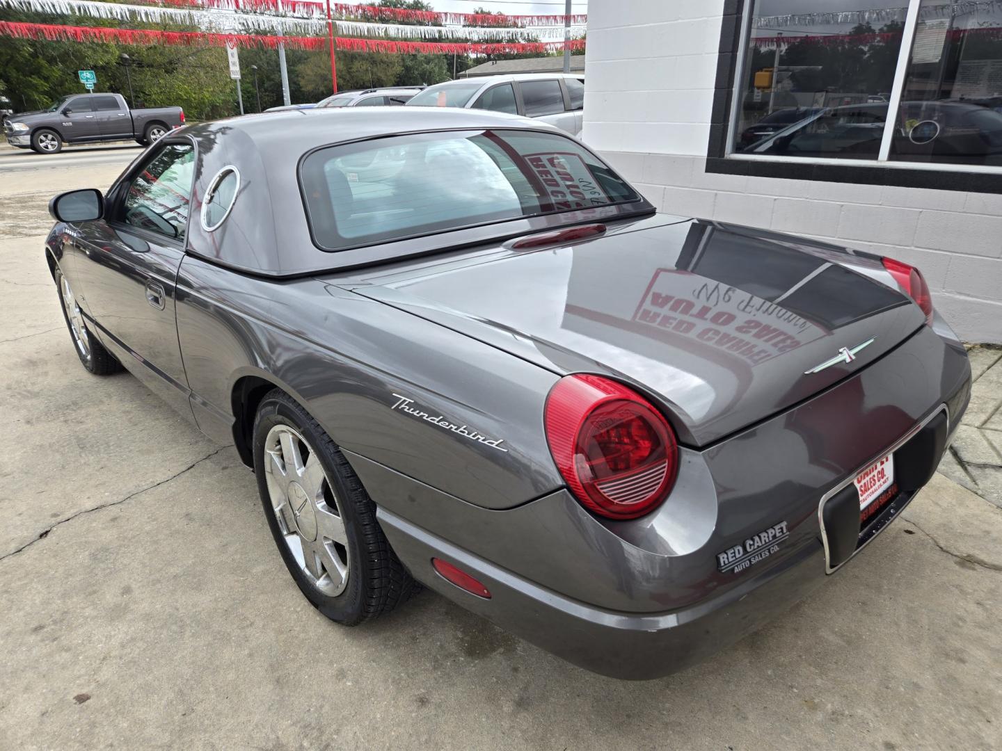 2003 Gray /Black Ford Thunderbird Deluxe (1FAHP60A13Y) with an 3.9L V8 DOHC 32V engine, 5-Speed Automatic Overdrive transmission, located at 503 West Court, Seguin, TX, 78155, (830) 379-3373, 29.568621, -97.969803 - 2003 Ford Thunderbird Deluxe with a 3.9L V8 DOHC 32V, Automatic, Tilt, Cruise, AM/FM/CD Stereo, Power Windows and Locks, Dual Climate Control, Power Convertible Top, Automatic Headlights, Removeable Hard Top and Hard Top Storage Cart, Alloy Wheels and more!!- Photo#3