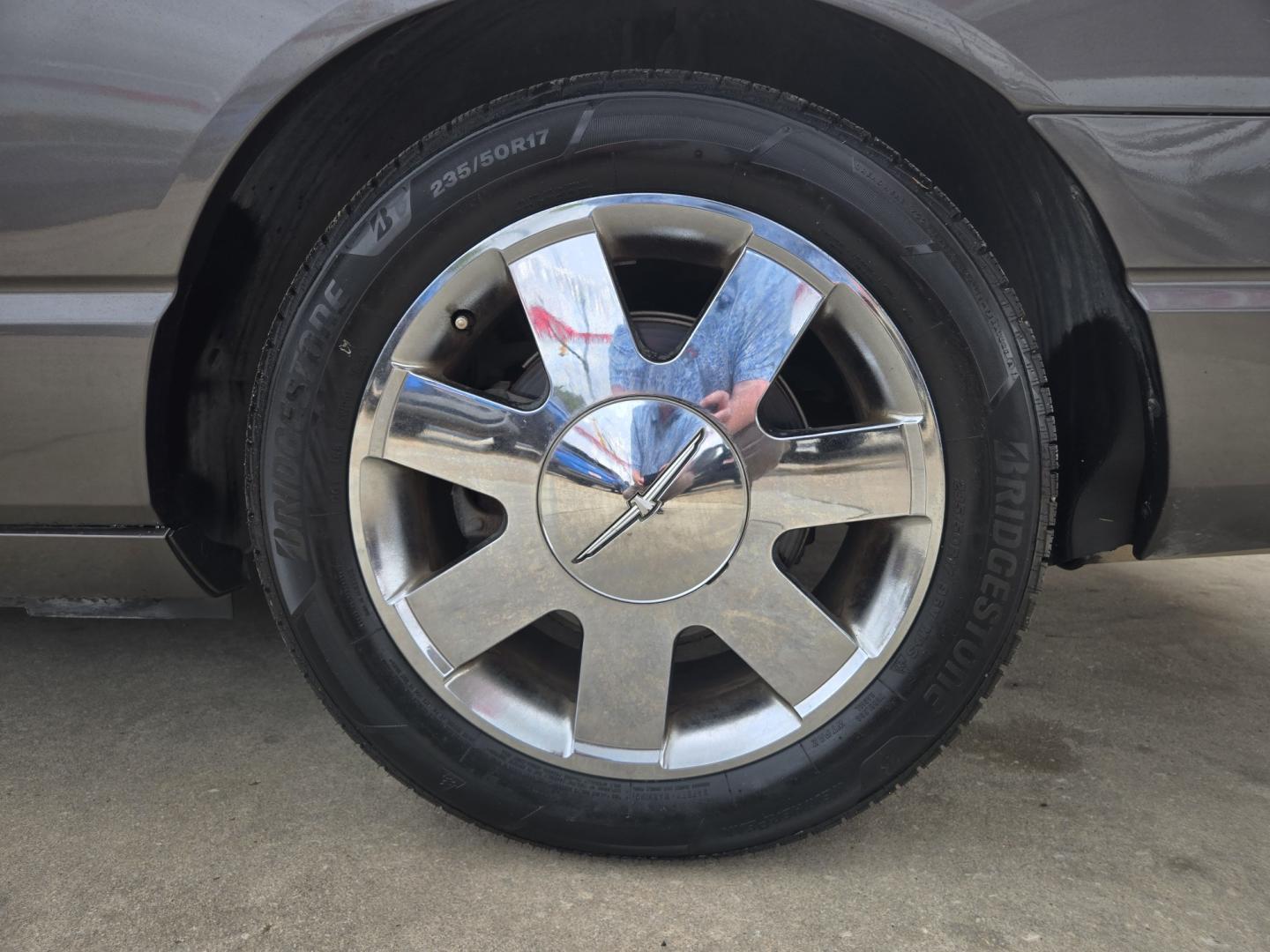 2003 Gray /Black Ford Thunderbird Deluxe (1FAHP60A13Y) with an 3.9L V8 DOHC 32V engine, 5-Speed Automatic Overdrive transmission, located at 503 West Court, Seguin, TX, 78155, (830) 379-3373, 29.568621, -97.969803 - 2003 Ford Thunderbird Deluxe with a 3.9L V8 DOHC 32V, Automatic, Tilt, Cruise, AM/FM/CD Stereo, Power Windows and Locks, Dual Climate Control, Power Convertible Top, Automatic Headlights, Removeable Hard Top and Hard Top Storage Cart, Alloy Wheels and more!!- Photo#7