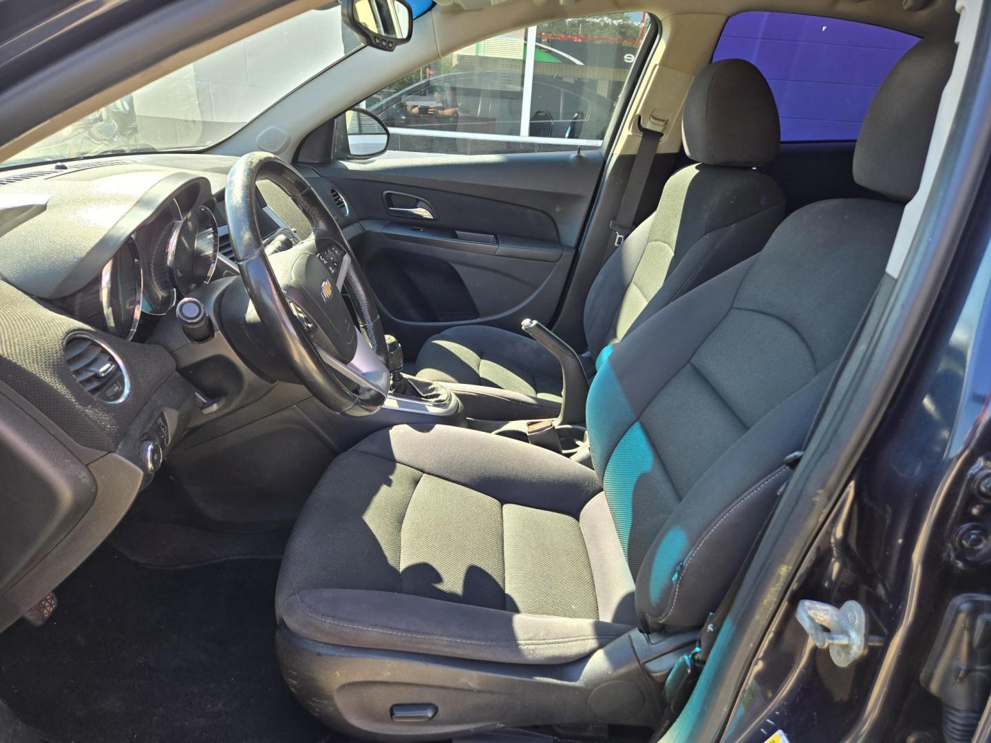 2014 Blue /Black Chevrolet Cruze 1LT Manual (1G1PD5SB9E7) with an 1.4L L4 DOHC 16V TURBO engine, 6-Speed Manual transmission, located at 503 West Court, Seguin, TX, 78155, (830) 379-3373, 29.568621, -97.969803 - *Cash Special* 2014 Chevrolet Cruze 1LT Manual with a 1.4L L4 DOHC 16V TURBO, Standard Transmission, Tilt, Cruise, AM/FM/CD Touchscreen Stereo, Power Windows, Locks, Seat and Side Mirrors, Bluetooth, Onstar Capability, Tinted Windows, Backup Camera, Alloy Wheels, Rear Defroster and more!! - Photo#4