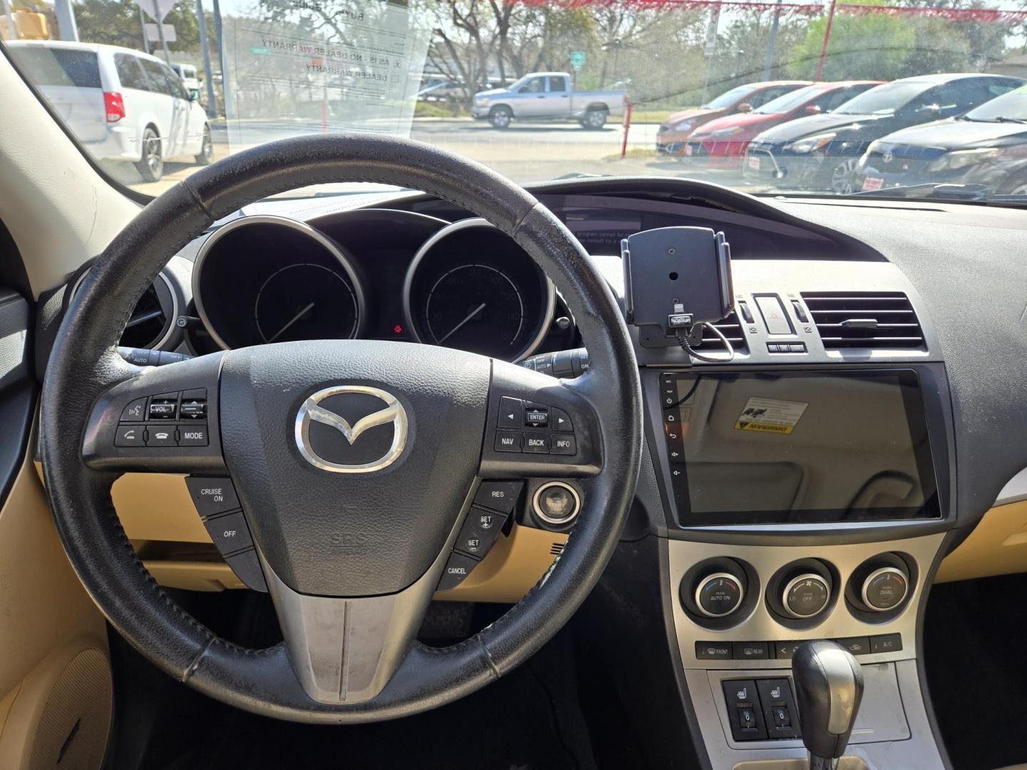 2011 WHITE /BEIGE Mazda MAZDA3 s Grand Touring 5-Door (JM1BL1M56B1) with an 2.5L L4 DOHC 16V engine, Automatic transmission, located at 503 West Court, Seguin, TX, 78155, (830) 379-3373, 29.568621, -97.969803 - Photo#5