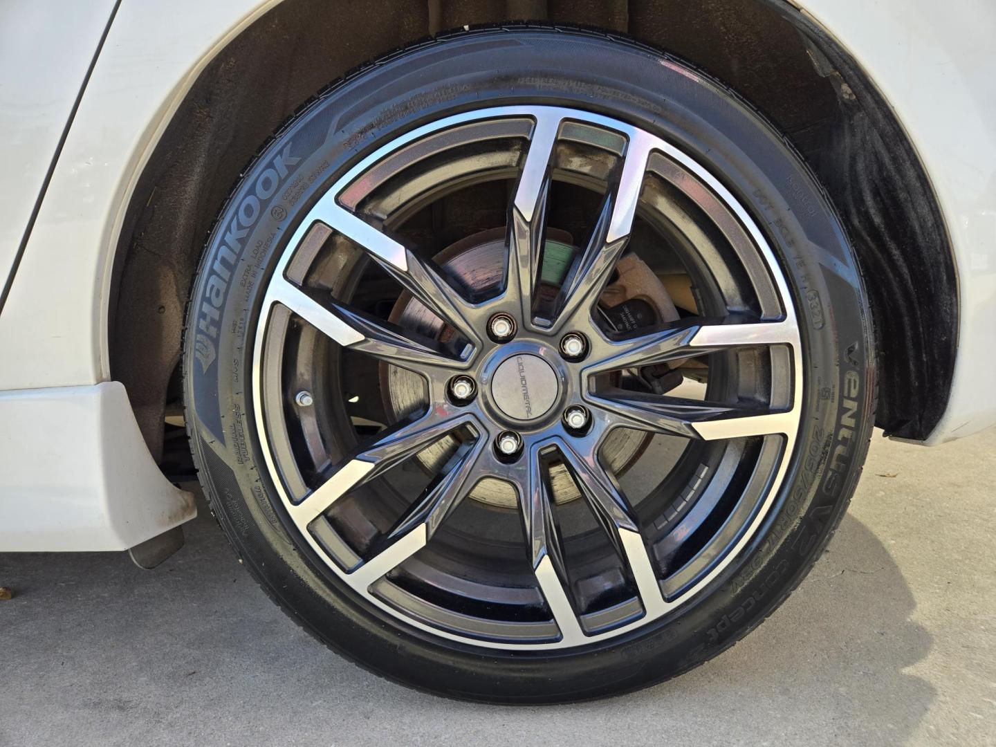 2011 WHITE /BEIGE Mazda MAZDA3 s Grand Touring 5-Door (JM1BL1M56B1) with an 2.5L L4 DOHC 16V engine, Automatic transmission, located at 503 West Court, Seguin, TX, 78155, (830) 379-3373, 29.568621, -97.969803 - Photo#9