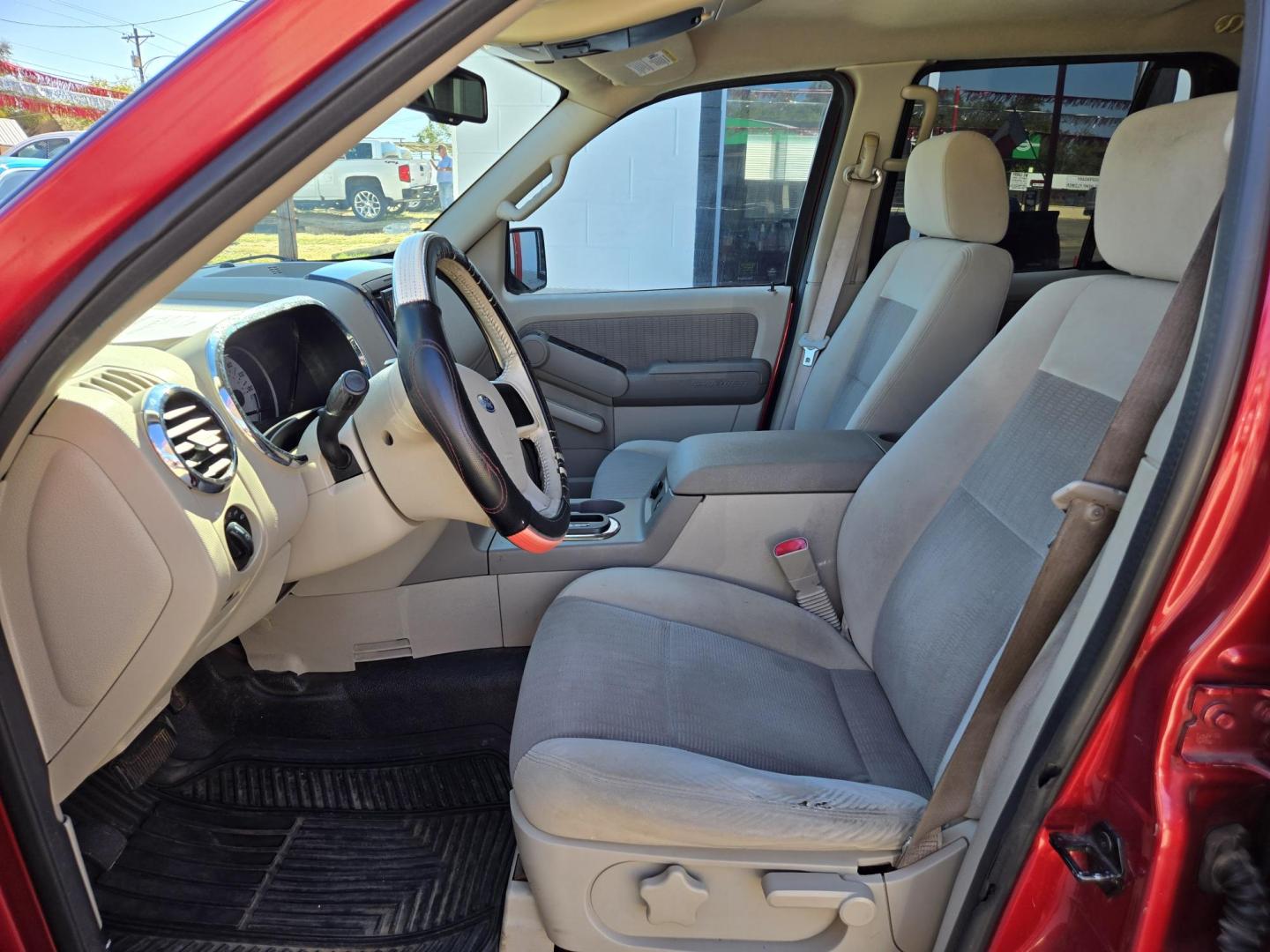 2007 Red /GRAY Ford Explorer Sport Trac XLT 4.0L 2WD (1FMEU31K57U) with an 4.0L V6 SOHC 12V FFV engine, 5-Speed Automatic Overdrive transmission, located at 503 West Court, Seguin, TX, 78155, (830) 379-3373, 29.568621, -97.969803 - 2007 Ford Explorer Sport Trac XLT 2WD with a 4.0L V6 SOHC 12V FFV, Automatic, Tilt, Cruise, AM/FM Touchscreen Stereo, Power Windows, Locks and Side Mirrors, Bluetooth, Automatic Headlights, Tinted Windows, Running Boards, Alloy Wheels, Towing and more!! - Photo#4