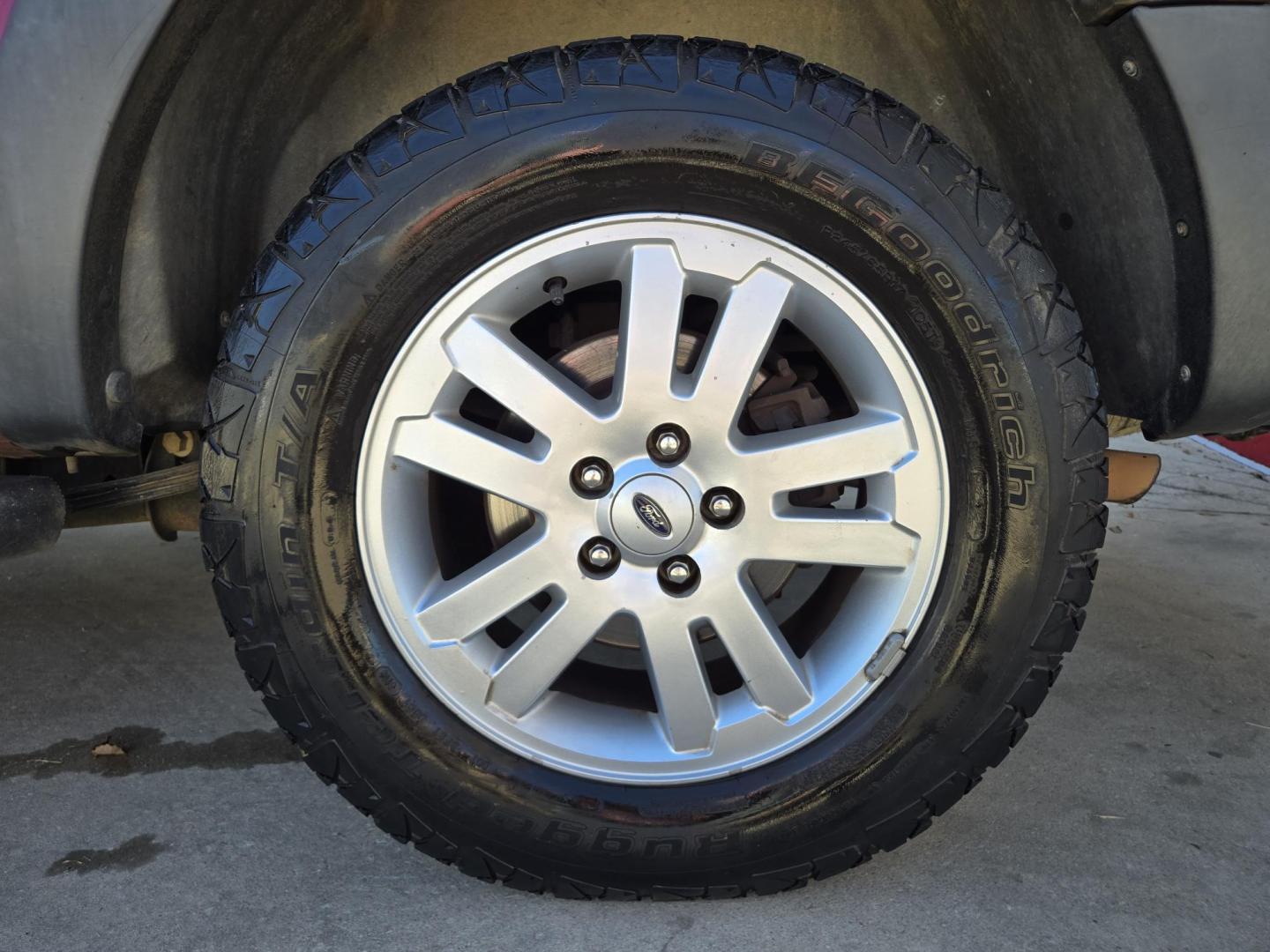2007 Red /GRAY Ford Explorer Sport Trac XLT 4.0L 2WD (1FMEU31K57U) with an 4.0L V6 SOHC 12V FFV engine, 5-Speed Automatic Overdrive transmission, located at 503 West Court, Seguin, TX, 78155, (830) 379-3373, 29.568621, -97.969803 - 2007 Ford Explorer Sport Trac XLT 2WD with a 4.0L V6 SOHC 12V FFV, Automatic, Tilt, Cruise, AM/FM Touchscreen Stereo, Power Windows, Locks and Side Mirrors, Bluetooth, Automatic Headlights, Tinted Windows, Running Boards, Alloy Wheels, Towing and more!! - Photo#7