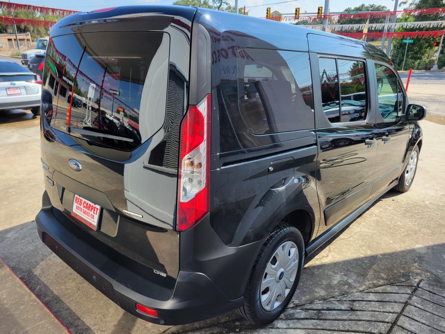2020 Black /BLACK Ford Transit Connect Wagon XL w/Rear Liftgate LWB (NM0GE9E23L1) with an 2.5L L4 DOHC 16V engine, 6A transmission, located at 503 West Court, Seguin, TX, 78155, (830) 379-3373, 29.568621, -97.969803 - Photo#2