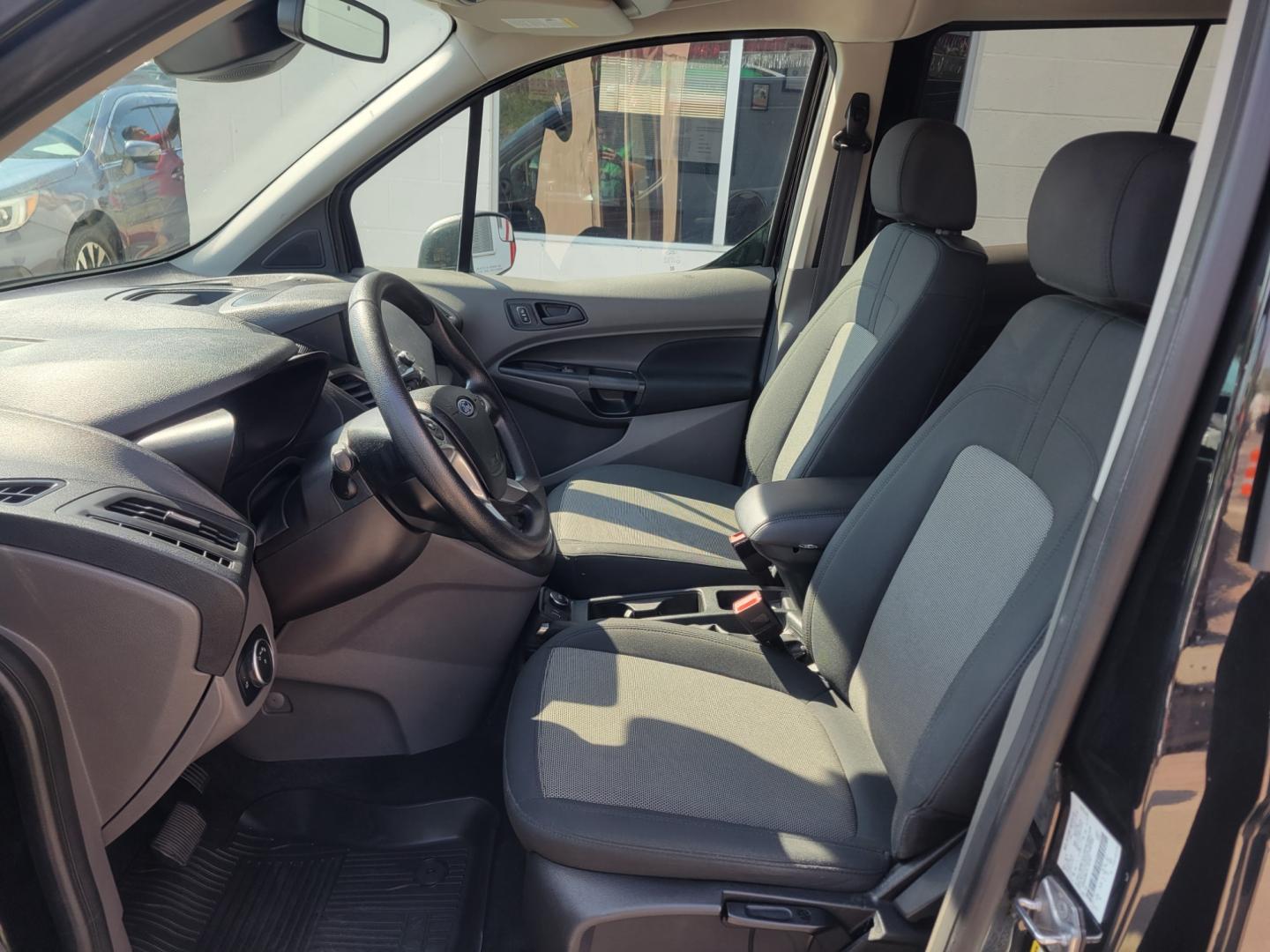 2020 Black /BLACK Ford Transit Connect Wagon XL w/Rear Liftgate LWB (NM0GE9E23L1) with an 2.5L L4 DOHC 16V engine, 6A transmission, located at 503 West Court, Seguin, TX, 78155, (830) 379-3373, 29.568621, -97.969803 - Photo#4