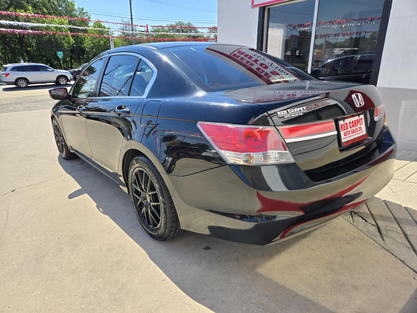 2012 BLACK /BEIGE Honda Accord (1HGCP2F4XCA) with an 2.4L I4 F DOHC 16V engine, Automatic transmission, located at 503 West Court, Seguin, TX, 78155, (830) 379-3373, 29.568621, -97.969803 - 2012 Honda Accord LX-P Sedan AT with a 2.4L I4 F DOHC 16V, Automatic, Tilt, Cruise, AM/FM/AUX Touchscreen Stereo, Power Windows, Locks, Seat and Side Mirrors, Tinted Windows, Alloy Wheels, Rear Defroster and more!! - Photo#3