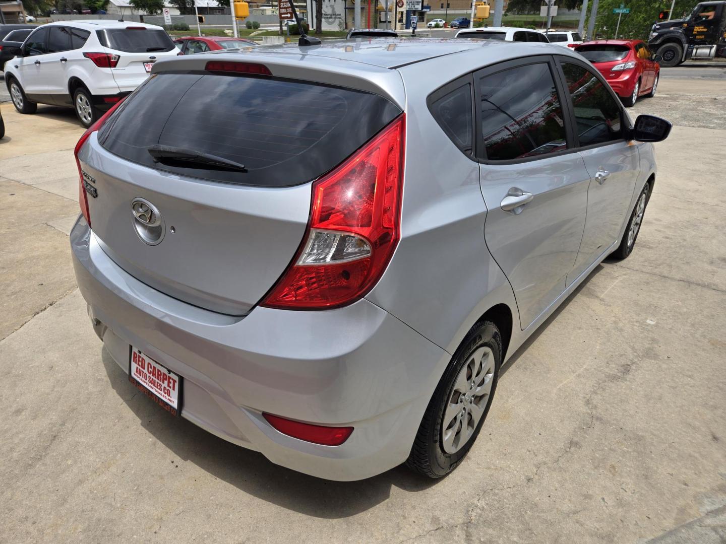 2015 SILVER Hyundai Accent GS 5-Door 6A (KMHCT5AE0FU) with an 1.6L L4 DOHC 16V engine, 6-Speed Automatic transmission, located at 503 West Court, Seguin, TX, 78155, (830) 379-3373, 29.568621, -97.969803 - 2015 Hyundai Accent GS 5-Door 6A with a 1.6L L4 DOHC 16V, Automatic, Tilt, Cruise, AM/FM/CD/AUX Stereo, Power Windows, Locks and Side Mirrors, Tinted Windows, Rear Wiper, Rear Defroster and more!! - Photo#2