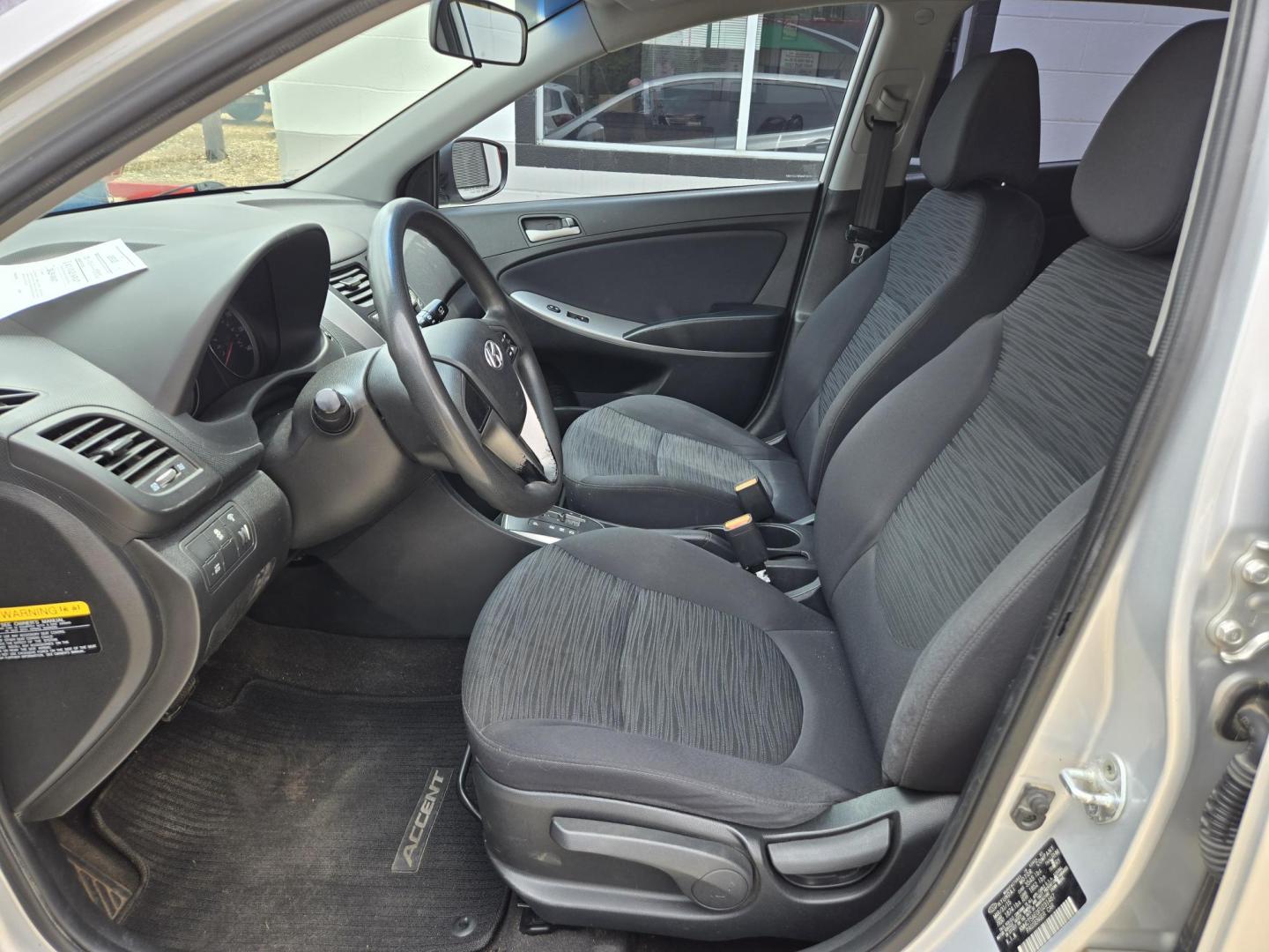 2015 SILVER Hyundai Accent GS 5-Door 6A (KMHCT5AE0FU) with an 1.6L L4 DOHC 16V engine, 6-Speed Automatic transmission, located at 503 West Court, Seguin, TX, 78155, (830) 379-3373, 29.568621, -97.969803 - 2015 Hyundai Accent GS 5-Door 6A with a 1.6L L4 DOHC 16V, Automatic, Tilt, Cruise, AM/FM/CD/AUX Stereo, Power Windows, Locks and Side Mirrors, Tinted Windows, Rear Wiper, Rear Defroster and more!! - Photo#4