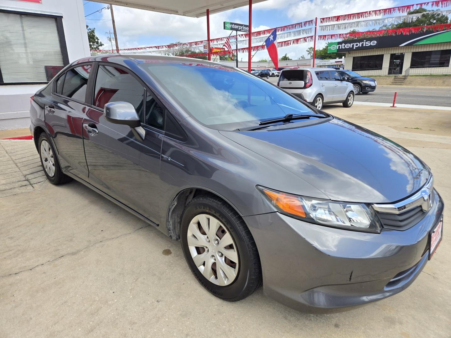 2012 GRAY Honda Civic (2HGFB2F58CH) with an 1.8L I4 F SOHC 16V engine, Automatic transmission, located at 503 West Court, Seguin, TX, 78155, (830) 379-3373, 29.568621, -97.969803 - 2012 Honda Civic LX Sedan with a 1.8L I4 F SOHC 16V, Automatic, Tilt, Cruise, AM/FM/CD/AUX Stereo, Power Windows, Locks and Side Mirrors, Tinted Windows, Rear Defroster and more!!- Photo#1