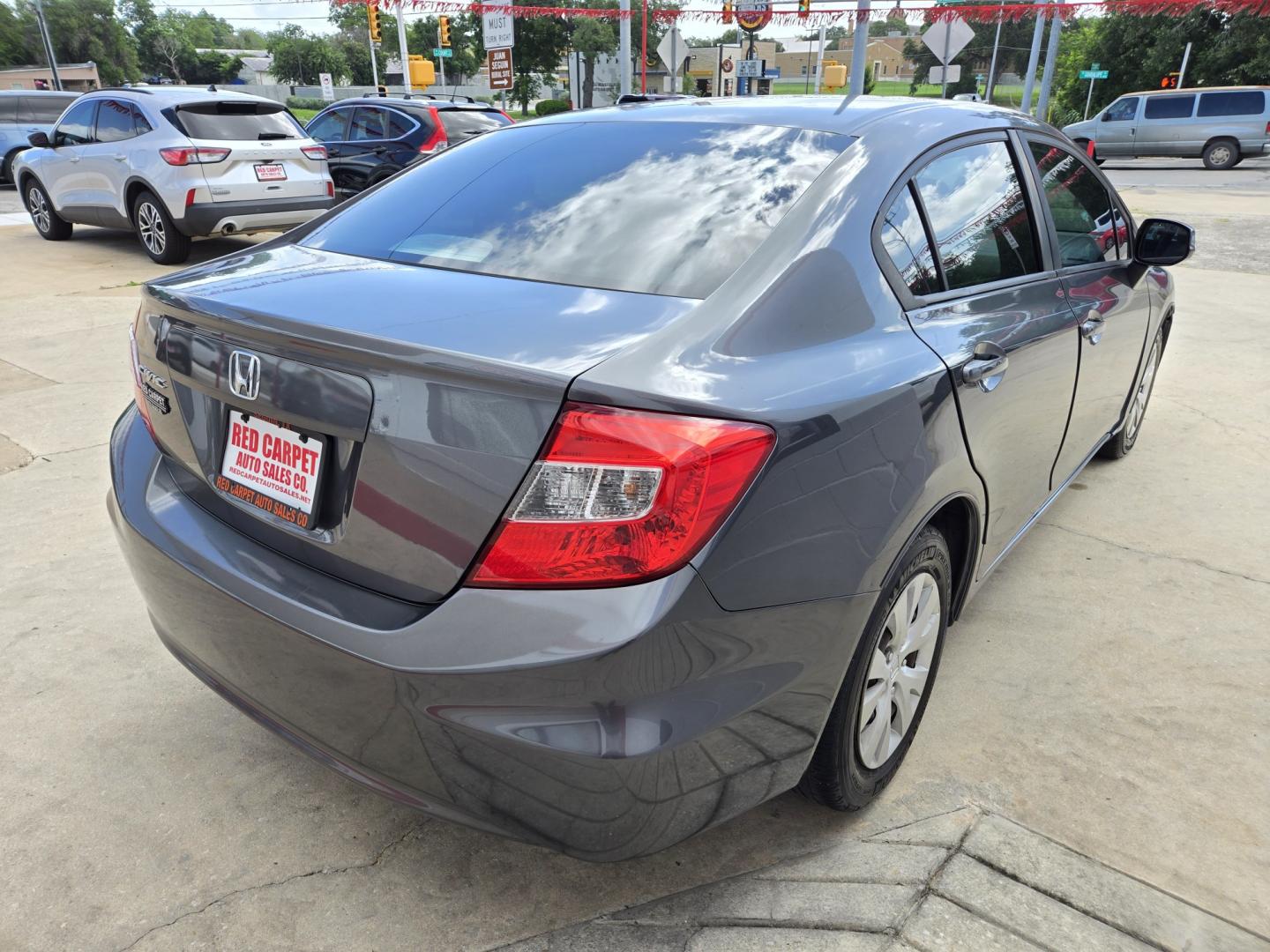 2012 GRAY Honda Civic (2HGFB2F58CH) with an 1.8L I4 F SOHC 16V engine, Automatic transmission, located at 503 West Court, Seguin, TX, 78155, (830) 379-3373, 29.568621, -97.969803 - 2012 Honda Civic LX Sedan with a 1.8L I4 F SOHC 16V, Automatic, Tilt, Cruise, AM/FM/CD/AUX Stereo, Power Windows, Locks and Side Mirrors, Tinted Windows, Rear Defroster and more!!- Photo#2