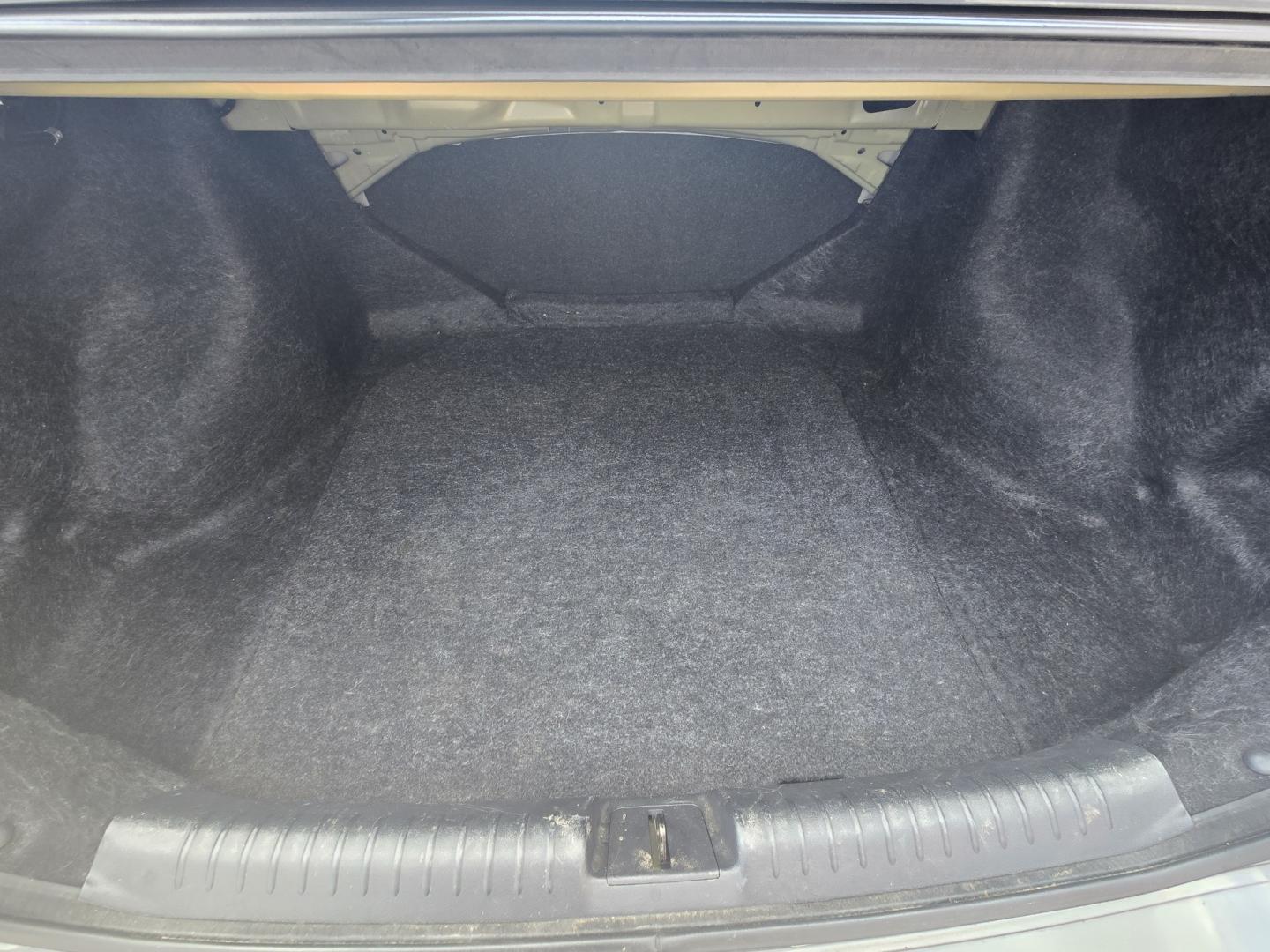 2012 GRAY Honda Civic (2HGFB2F58CH) with an 1.8L I4 F SOHC 16V engine, Automatic transmission, located at 503 West Court, Seguin, TX, 78155, (830) 379-3373, 29.568621, -97.969803 - 2012 Honda Civic LX Sedan with a 1.8L I4 F SOHC 16V, Automatic, Tilt, Cruise, AM/FM/CD/AUX Stereo, Power Windows, Locks and Side Mirrors, Tinted Windows, Rear Defroster and more!!- Photo#7