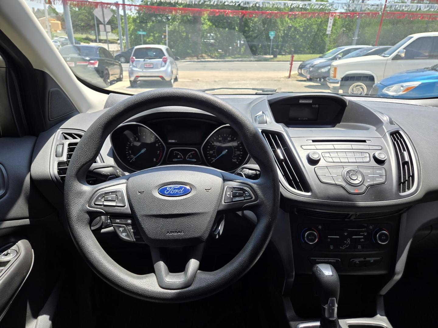 2017 SILVER Ford Escape SE FWD (1FMCU0GD4HU) with an 1.5L L4 DOHC 16V engine, 6A transmission, located at 503 West Court, Seguin, TX, 78155, (830) 379-3373, 29.568621, -97.969803 - Photo#5