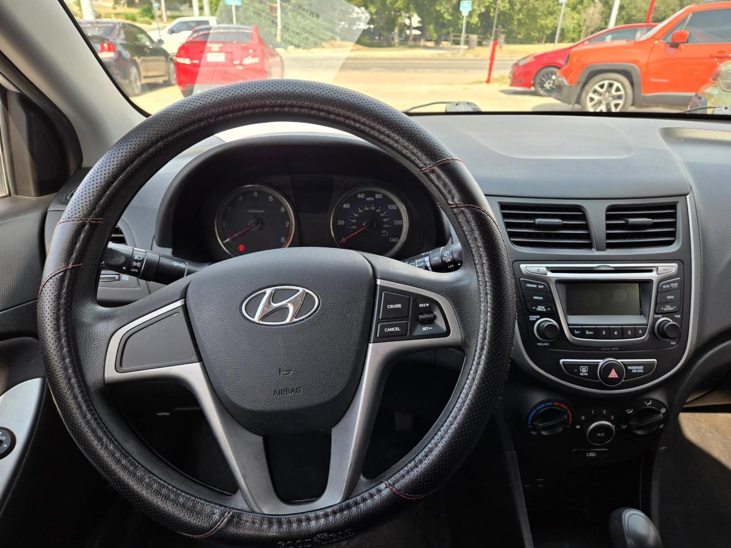 2017 SILVER Hyundai Accent SE 5-Door 6A (KMHCT5AE6HU) with an 1.6L L4 DOHC 16V engine, 6A transmission, located at 503 West Court, Seguin, TX, 78155, (830) 379-3373, 29.568621, -97.969803 - 2017 Hyundai Accent SE 5-Door with a 1.6L L4 DOHC 16V, Automatic, Tilt, Cruise, AM/FM/CD/AUX Stereo, Power Windows, Locks and Side Mirrors, Rear Wiper, Rear Defroster and more!! - Photo#5