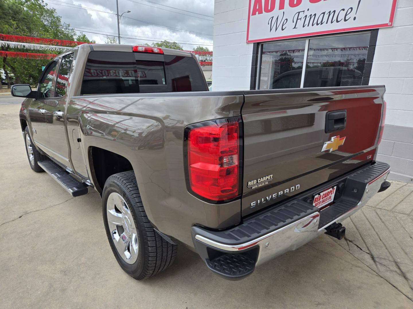 2014 PEWTER Chevrolet Silverado 1500 1LZ Double Cab 2WD (1GCRCSEC6EZ) with an 5.3L V8 OHV 16V engine, 6-Speed Automatic transmission, located at 503 West Court, Seguin, TX, 78155, (830) 379-3373, 29.568621, -97.969803 - 2014 Chevrolet Silverado 1500 1LZ Double Cab 2WD with a 5.3L V8 OHV 16V, Automatic, Tilt, Cruise, AM/FM/CD/AUX Touchscreen Stereo, Power Windows, Locks, Seat and Side Mirrors, Bluetooth, Leather Seating, Heated and Cooled Seats, Dual Climate Control, Tinted Windows, Alloy Wheels, Running Boards, Tow - Photo#3