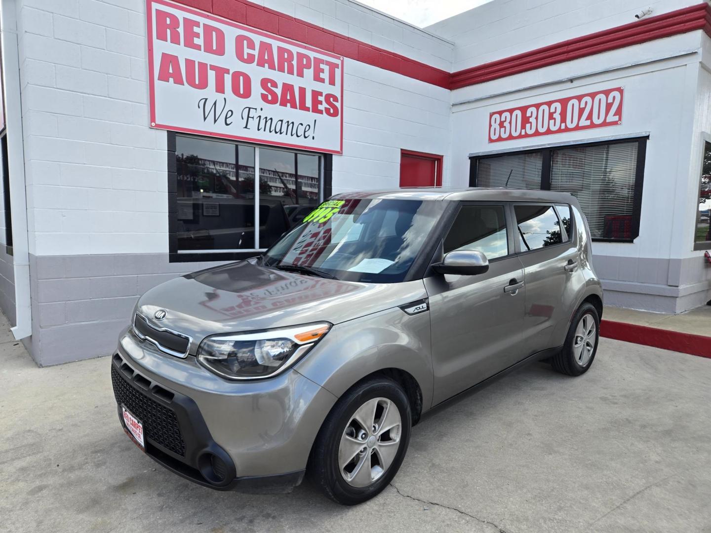 2016 GRAY Kia Soul (KNDJN2A28G7) with an 1.6L I4 F DOHC 16V engine, Automatic transmission, located at 503 West Court, Seguin, TX, 78155, (830) 379-3373, 29.568621, -97.969803 - 2016 Kia Soul Base with a 1.6L I4 F DOHC 16V, Automatic, Tilt, Cruise, AM/FM/AUX Stereo, Power Windows, Locks and Side Mirrors, Bluetooth, Tinted Windows, Alloy Wheels, Rear Wiper, Rear Defroster and more!! - Photo#0