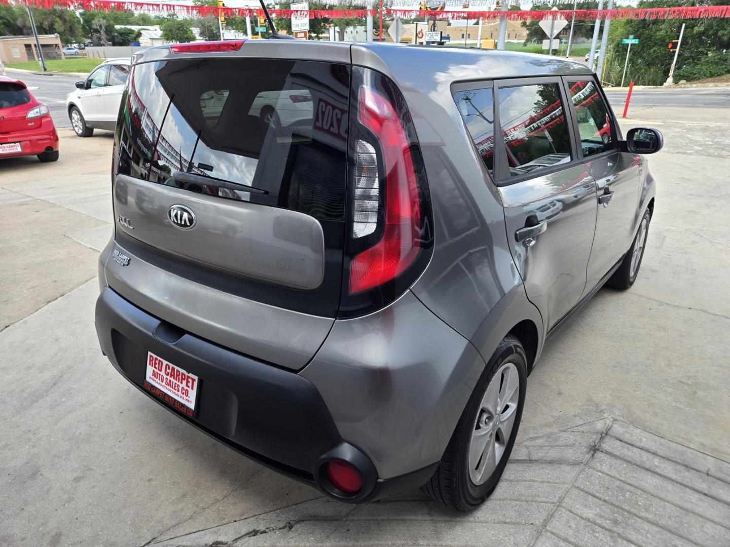 2016 GRAY Kia Soul (KNDJN2A28G7) with an 1.6L I4 F DOHC 16V engine, Automatic transmission, located at 503 West Court, Seguin, TX, 78155, (830) 379-3373, 29.568621, -97.969803 - 2016 Kia Soul Base with a 1.6L I4 F DOHC 16V, Automatic, Tilt, Cruise, AM/FM/AUX Stereo, Power Windows, Locks and Side Mirrors, Bluetooth, Tinted Windows, Alloy Wheels, Rear Wiper, Rear Defroster and more!! - Photo#2