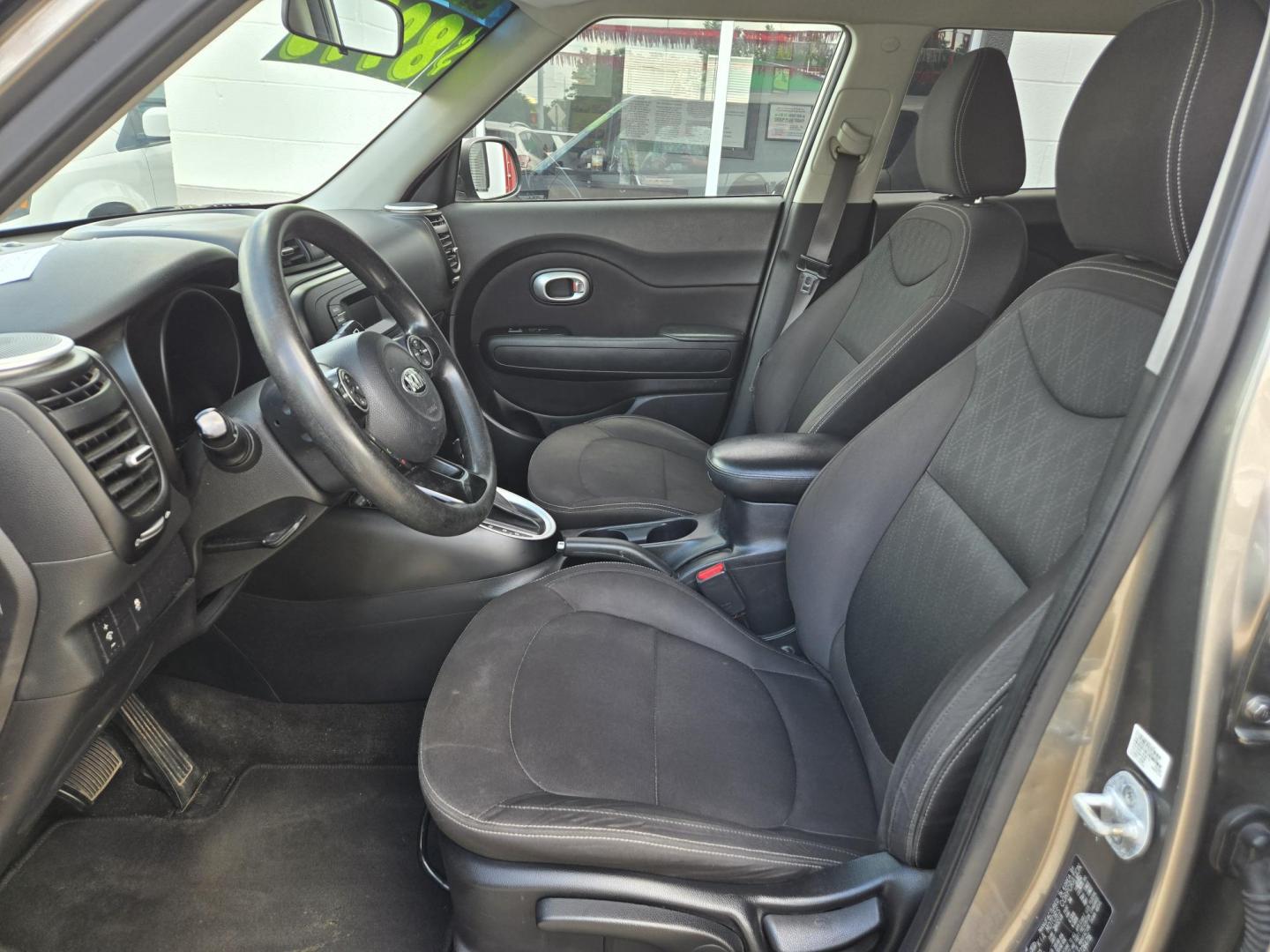 2016 GRAY Kia Soul (KNDJN2A28G7) with an 1.6L I4 F DOHC 16V engine, Automatic transmission, located at 503 West Court, Seguin, TX, 78155, (830) 379-3373, 29.568621, -97.969803 - 2016 Kia Soul Base with a 1.6L I4 F DOHC 16V, Automatic, Tilt, Cruise, AM/FM/AUX Stereo, Power Windows, Locks and Side Mirrors, Bluetooth, Tinted Windows, Alloy Wheels, Rear Wiper, Rear Defroster and more!! - Photo#4