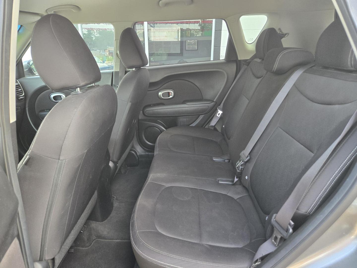2016 GRAY Kia Soul (KNDJN2A28G7) with an 1.6L I4 F DOHC 16V engine, Automatic transmission, located at 503 West Court, Seguin, TX, 78155, (830) 379-3373, 29.568621, -97.969803 - 2016 Kia Soul Base with a 1.6L I4 F DOHC 16V, Automatic, Tilt, Cruise, AM/FM/AUX Stereo, Power Windows, Locks and Side Mirrors, Bluetooth, Tinted Windows, Alloy Wheels, Rear Wiper, Rear Defroster and more!! - Photo#6