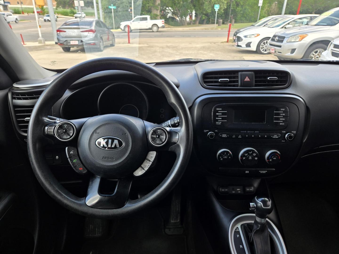 2016 GRAY Kia Soul (KNDJN2A28G7) with an 1.6L I4 F DOHC 16V engine, Automatic transmission, located at 503 West Court, Seguin, TX, 78155, (830) 379-3373, 29.568621, -97.969803 - 2016 Kia Soul Base with a 1.6L I4 F DOHC 16V, Automatic, Tilt, Cruise, AM/FM/AUX Stereo, Power Windows, Locks and Side Mirrors, Bluetooth, Tinted Windows, Alloy Wheels, Rear Wiper, Rear Defroster and more!! - Photo#5