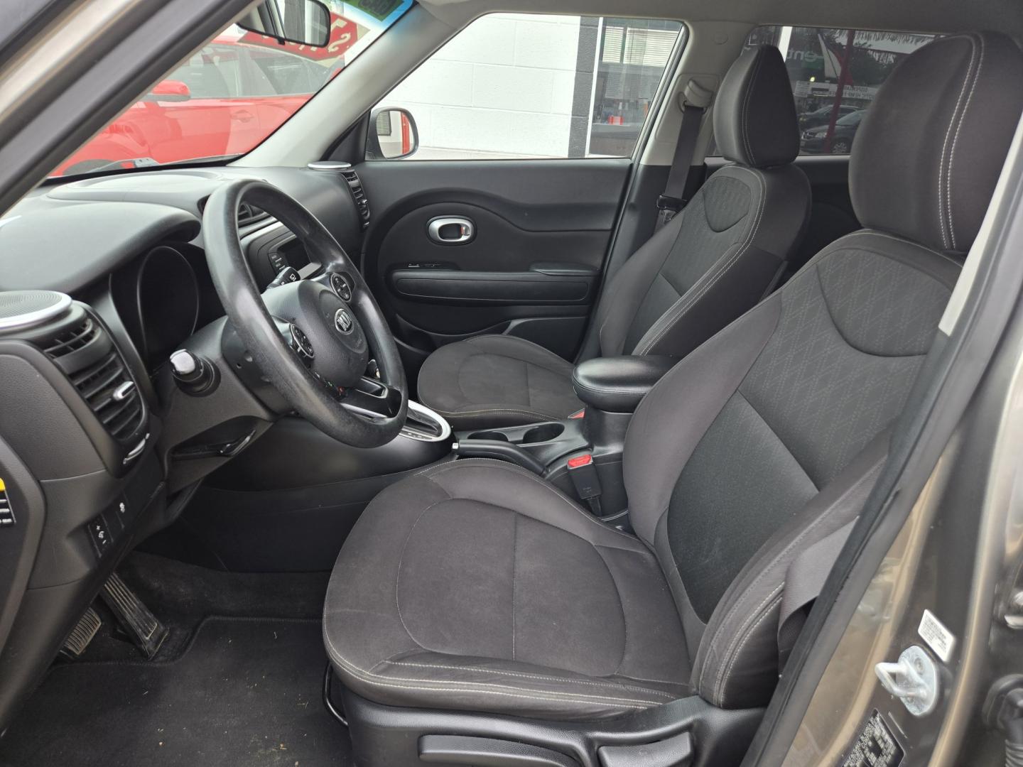 2016 GRAY Kia Soul (KNDJN2A28G7) with an 1.6L I4 F DOHC 16V engine, Automatic transmission, located at 503 West Court, Seguin, TX, 78155, (830) 379-3373, 29.568621, -97.969803 - 2016 Kia Soul Base with a 1.6L I4 F DOHC 16V, Automatic, Tilt, Cruise, AM/FM/AUX Stereo, Power Windows, Locks and Side Mirrors, Bluetooth, Tinted Windows, Alloy Wheels, Rear Wiper, Rear Defroster and more!! - Photo#4