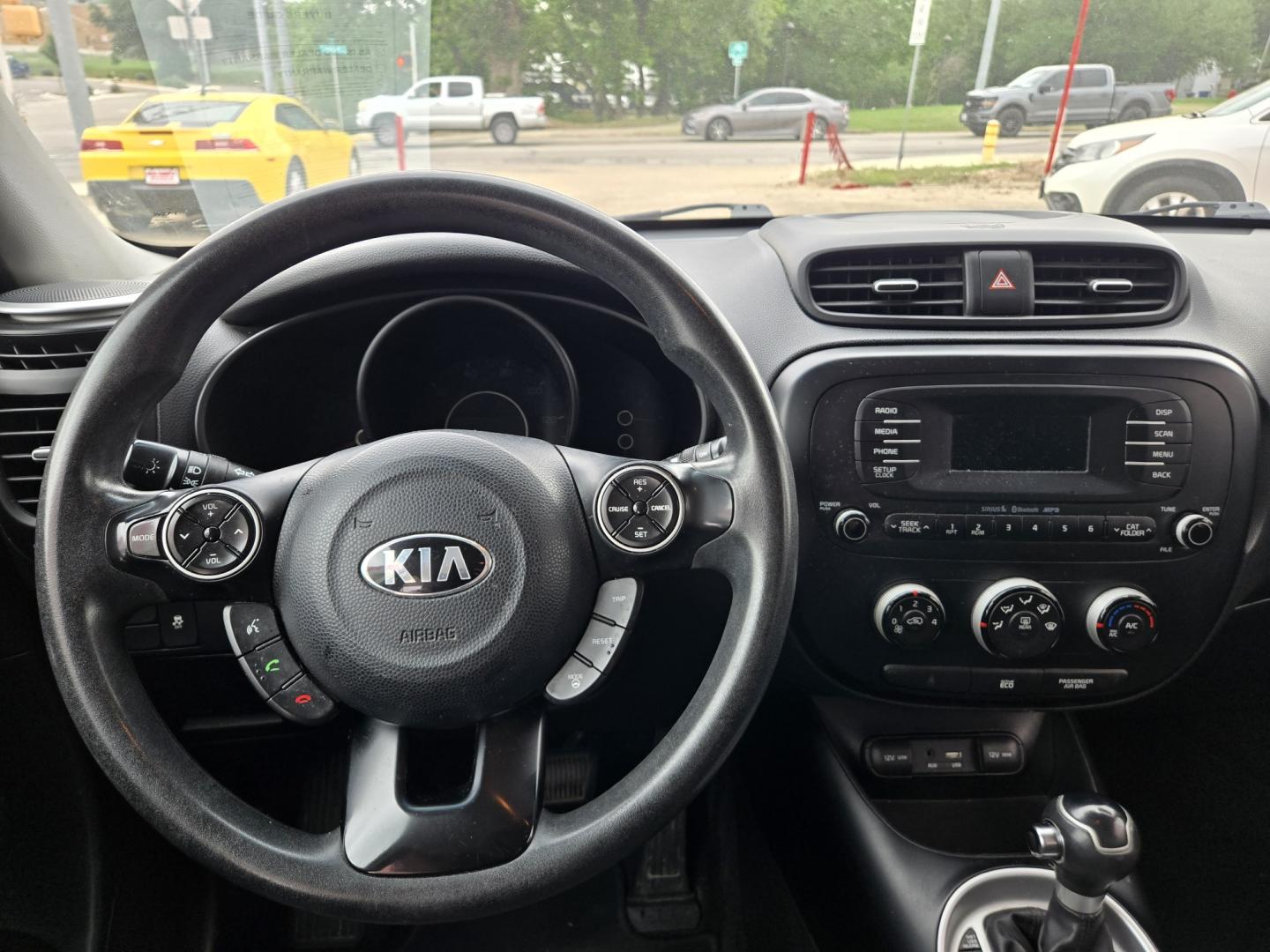 2016 GRAY Kia Soul (KNDJN2A28G7) with an 1.6L I4 F DOHC 16V engine, Automatic transmission, located at 503 West Court, Seguin, TX, 78155, (830) 379-3373, 29.568621, -97.969803 - 2016 Kia Soul Base with a 1.6L I4 F DOHC 16V, Automatic, Tilt, Cruise, AM/FM/AUX Stereo, Power Windows, Locks and Side Mirrors, Bluetooth, Tinted Windows, Alloy Wheels, Rear Wiper, Rear Defroster and more!! - Photo#5