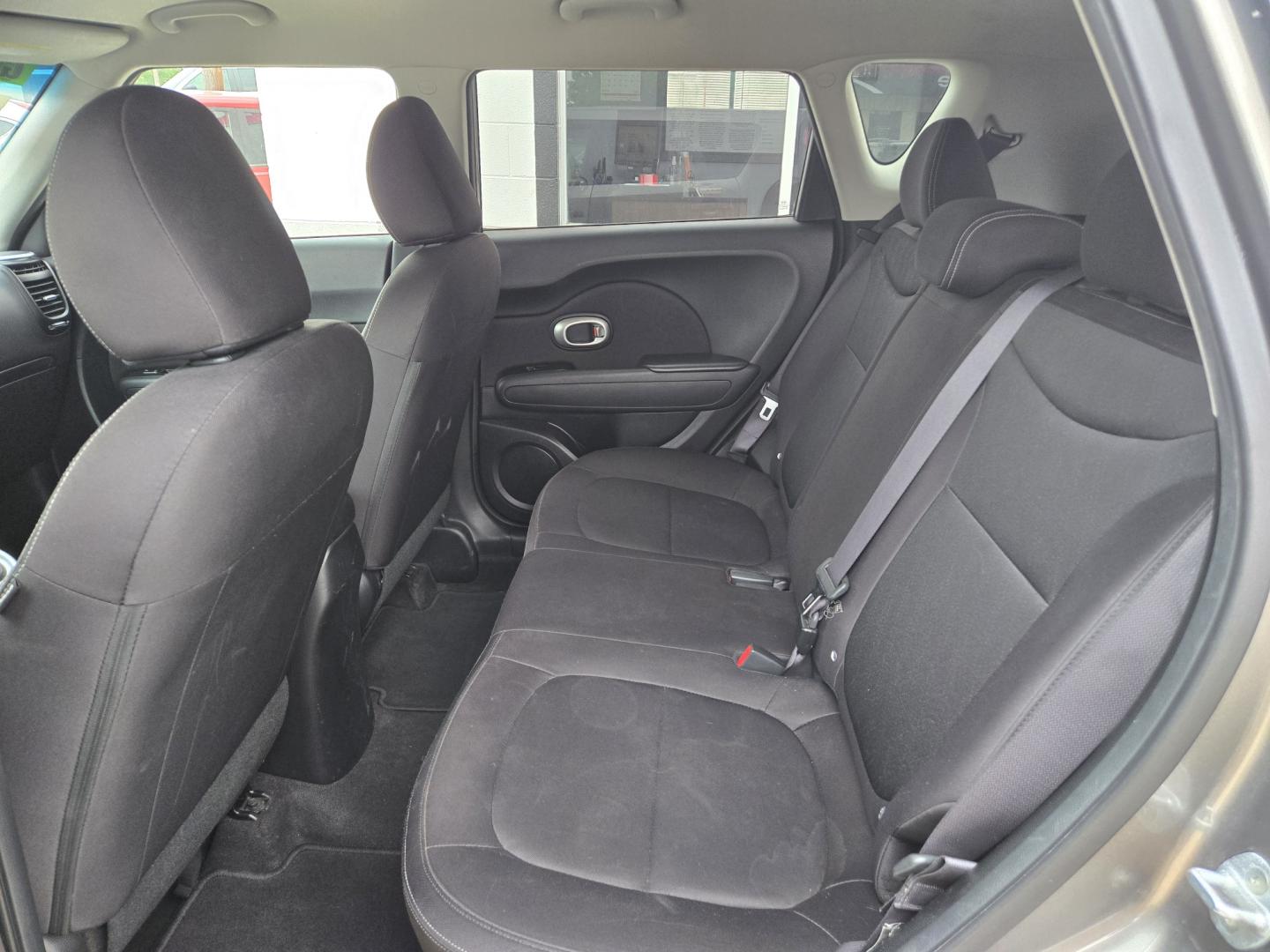 2016 GRAY Kia Soul (KNDJN2A28G7) with an 1.6L I4 F DOHC 16V engine, Automatic transmission, located at 503 West Court, Seguin, TX, 78155, (830) 379-3373, 29.568621, -97.969803 - 2016 Kia Soul Base with a 1.6L I4 F DOHC 16V, Automatic, Tilt, Cruise, AM/FM/AUX Stereo, Power Windows, Locks and Side Mirrors, Bluetooth, Tinted Windows, Alloy Wheels, Rear Wiper, Rear Defroster and more!! - Photo#6