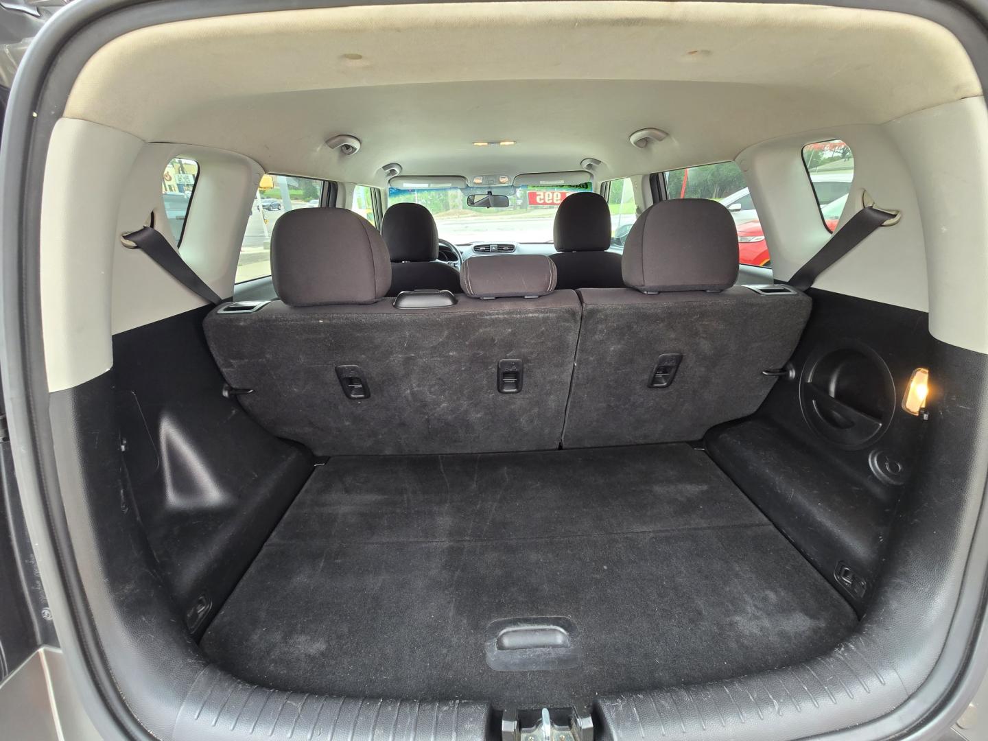 2016 GRAY Kia Soul (KNDJN2A28G7) with an 1.6L I4 F DOHC 16V engine, Automatic transmission, located at 503 West Court, Seguin, TX, 78155, (830) 379-3373, 29.568621, -97.969803 - 2016 Kia Soul Base with a 1.6L I4 F DOHC 16V, Automatic, Tilt, Cruise, AM/FM/AUX Stereo, Power Windows, Locks and Side Mirrors, Bluetooth, Tinted Windows, Alloy Wheels, Rear Wiper, Rear Defroster and more!! - Photo#7