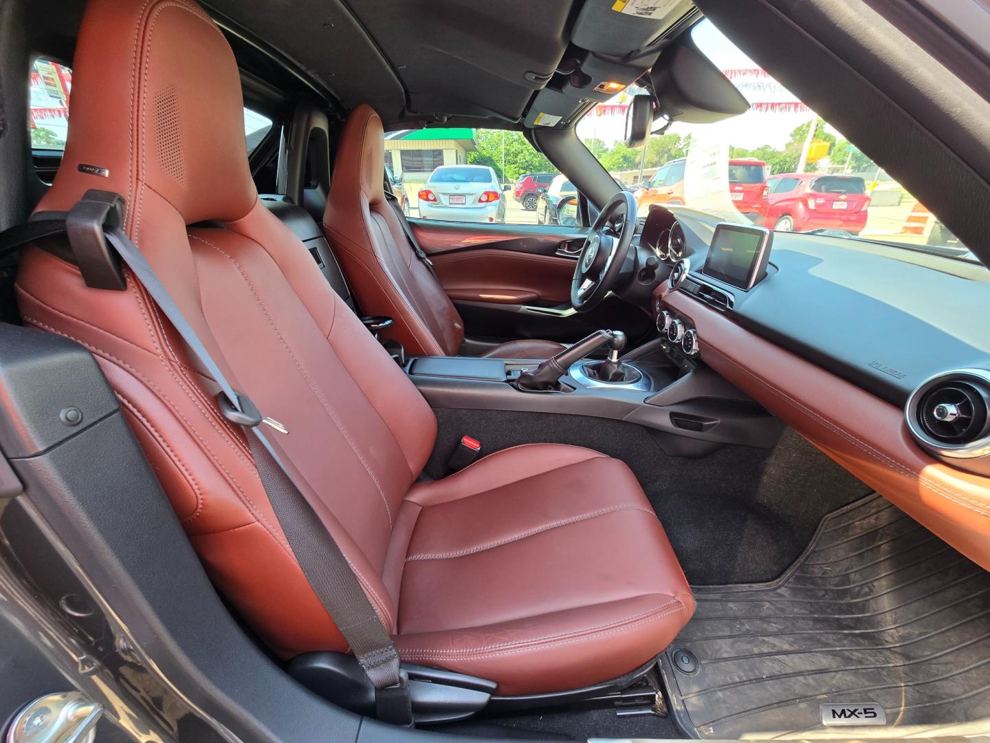 2017 Mazda MX-5 Miata RF Grand Touring 6MT (JM1NDAM75H0) with an 2.0L L4 DOHC 16V engine, 6M transmission, located at 503 West Court, Seguin, TX, 78155, (830) 379-3373, 29.568621, -97.969803 - Photo#6