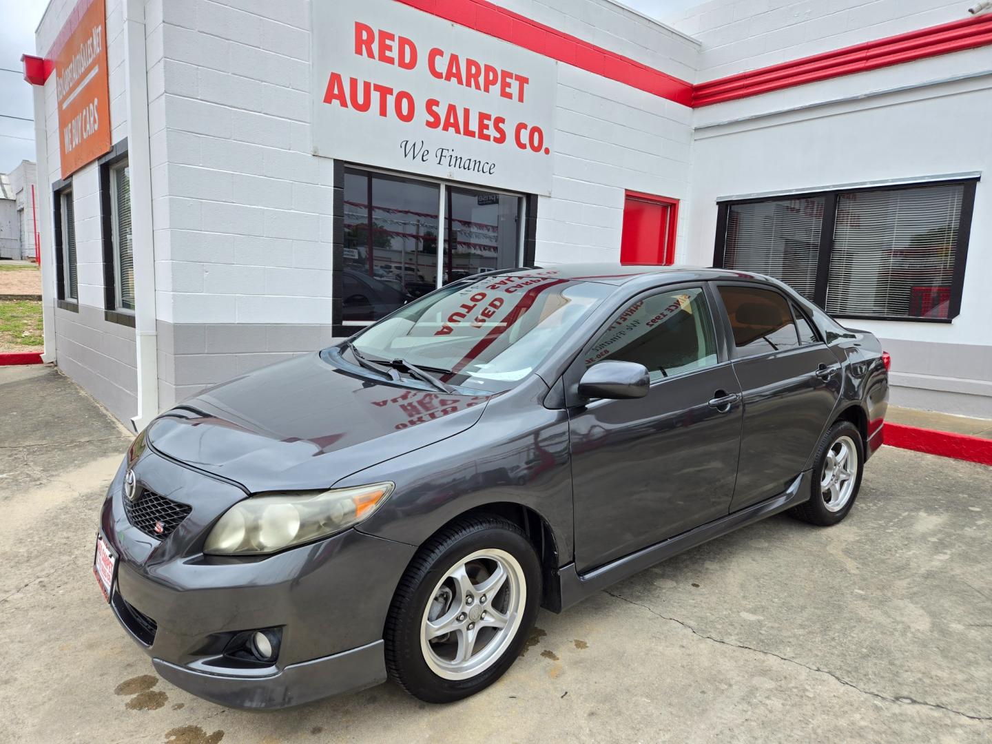 2009 GRAY Toyota Corolla Base 4-Speed AT (1NXBU40E79Z) with an 1.8L L4 DOHC 16V engine, 4-Speed Automatic Overdrive transmission, located at 503 West Court, Seguin, TX, 78155, (830) 379-3373, 29.568621, -97.969803 - 2009 Toyota Corolla S with a 1.8L L4 DOHC 16V, Automatic, Tilt, Cruise, AM/FM/CD/AUX Stereo, Power Windows, Locks and Side Mirrors, Tinted Windows, Alloy Wheels, Rear Defroster and more!! - Photo#0