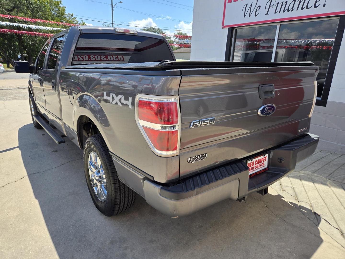 2013 GRAY Ford F-150 (1FTFW1EF0DK) with an 5.0L V8 F DOHC 32V engine, Automatic transmission, located at 503 West Court, Seguin, TX, 78155, (830) 379-3373, 29.568621, -97.969803 - 2013 Ford F-150 XLT 6.5-ft. Bed 4WD with a 5.0L V8 F DOHC 32V, Automatic, Tilt, Cruise, AM/FM/CD/AUX Stereo, Power Windows, Locks and Side Mirrors, Front Bench Seating, Running Boards, Tonneau Cover, Alloy Wheels, Towing and more!! - Photo#3