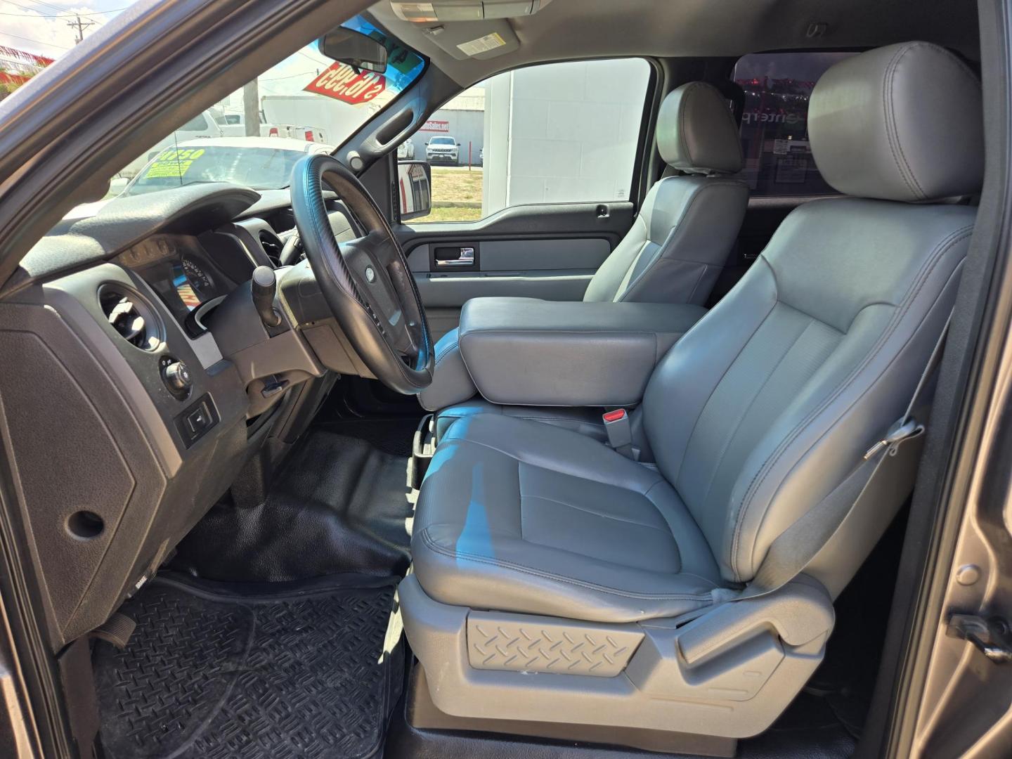 2013 GRAY Ford F-150 (1FTFW1EF0DK) with an 5.0L V8 F DOHC 32V engine, Automatic transmission, located at 503 West Court, Seguin, TX, 78155, (830) 379-3373, 29.568621, -97.969803 - 2013 Ford F-150 XLT 6.5-ft. Bed 4WD with a 5.0L V8 F DOHC 32V, Automatic, Tilt, Cruise, AM/FM/CD/AUX Stereo, Power Windows, Locks and Side Mirrors, Front Bench Seating, Running Boards, Tonneau Cover, Alloy Wheels, Towing and more!! - Photo#4