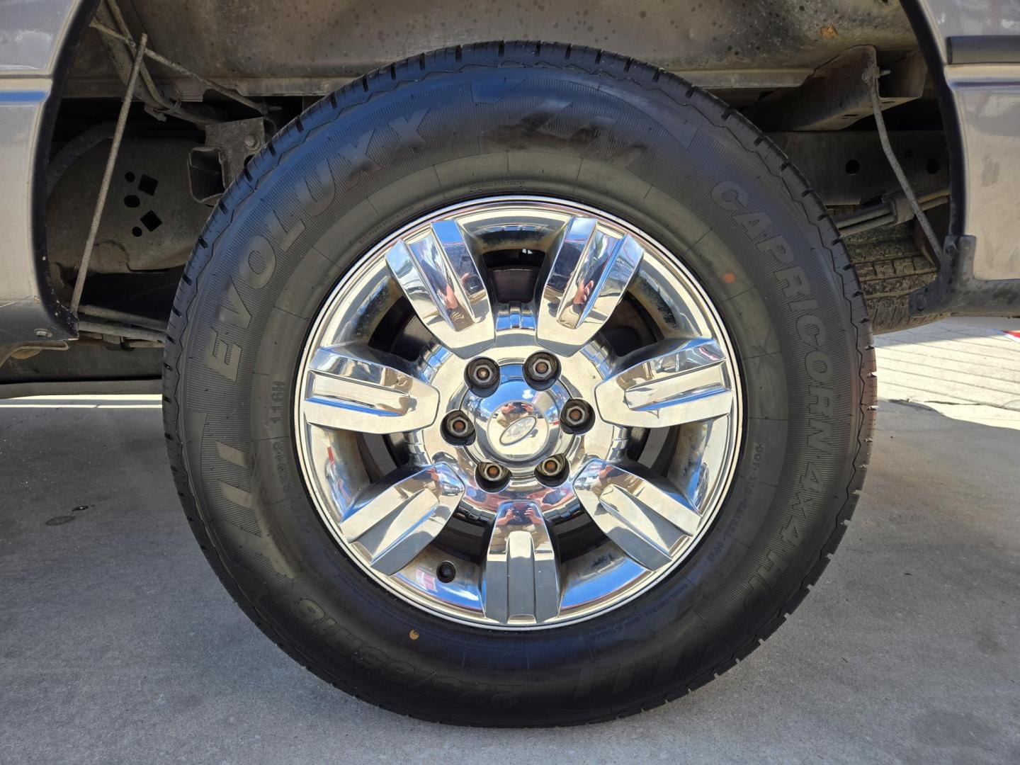 2013 GRAY Ford F-150 (1FTFW1EF0DK) with an 5.0L V8 F DOHC 32V engine, Automatic transmission, located at 503 West Court, Seguin, TX, 78155, (830) 379-3373, 29.568621, -97.969803 - 2013 Ford F-150 XLT 6.5-ft. Bed 4WD with a 5.0L V8 F DOHC 32V, Automatic, Tilt, Cruise, AM/FM/CD/AUX Stereo, Power Windows, Locks and Side Mirrors, Front Bench Seating, Running Boards, Tonneau Cover, Alloy Wheels, Towing and more!! - Photo#7