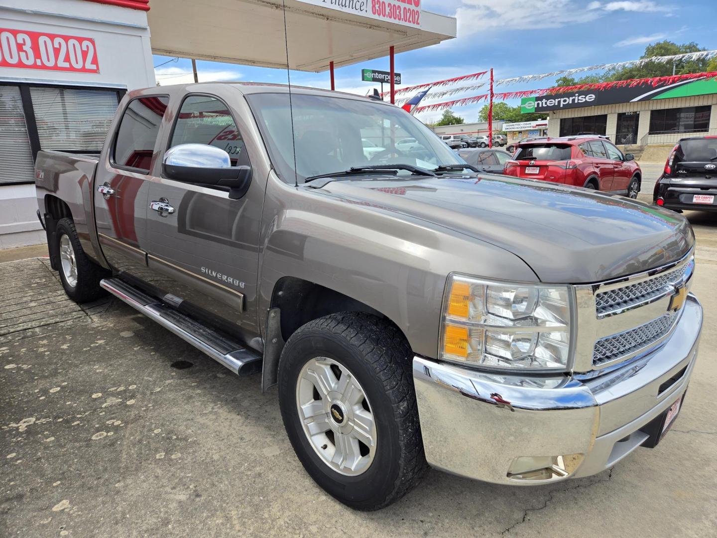 2012 Chevrolet Silverado 1500 LT Crew Cab 4WD (3GCPKSE76CG) with an 5.3L V8 OHV 16V FFV engine, 6-Speed Automatic transmission, located at 503 West Court, Seguin, TX, 78155, (830) 379-3373, 29.568621, -97.969803 - Photo#1