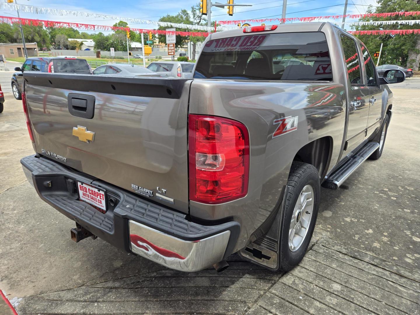 2012 Chevrolet Silverado 1500 LT Crew Cab 4WD (3GCPKSE76CG) with an 5.3L V8 OHV 16V FFV engine, 6-Speed Automatic transmission, located at 503 West Court, Seguin, TX, 78155, (830) 379-3373, 29.568621, -97.969803 - Photo#2